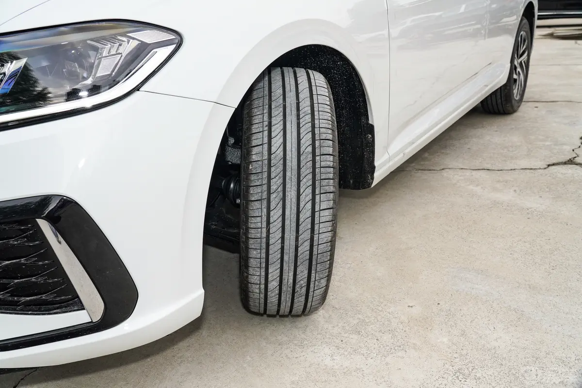 朗逸300TSI 双离合星空领先版轮胎花纹