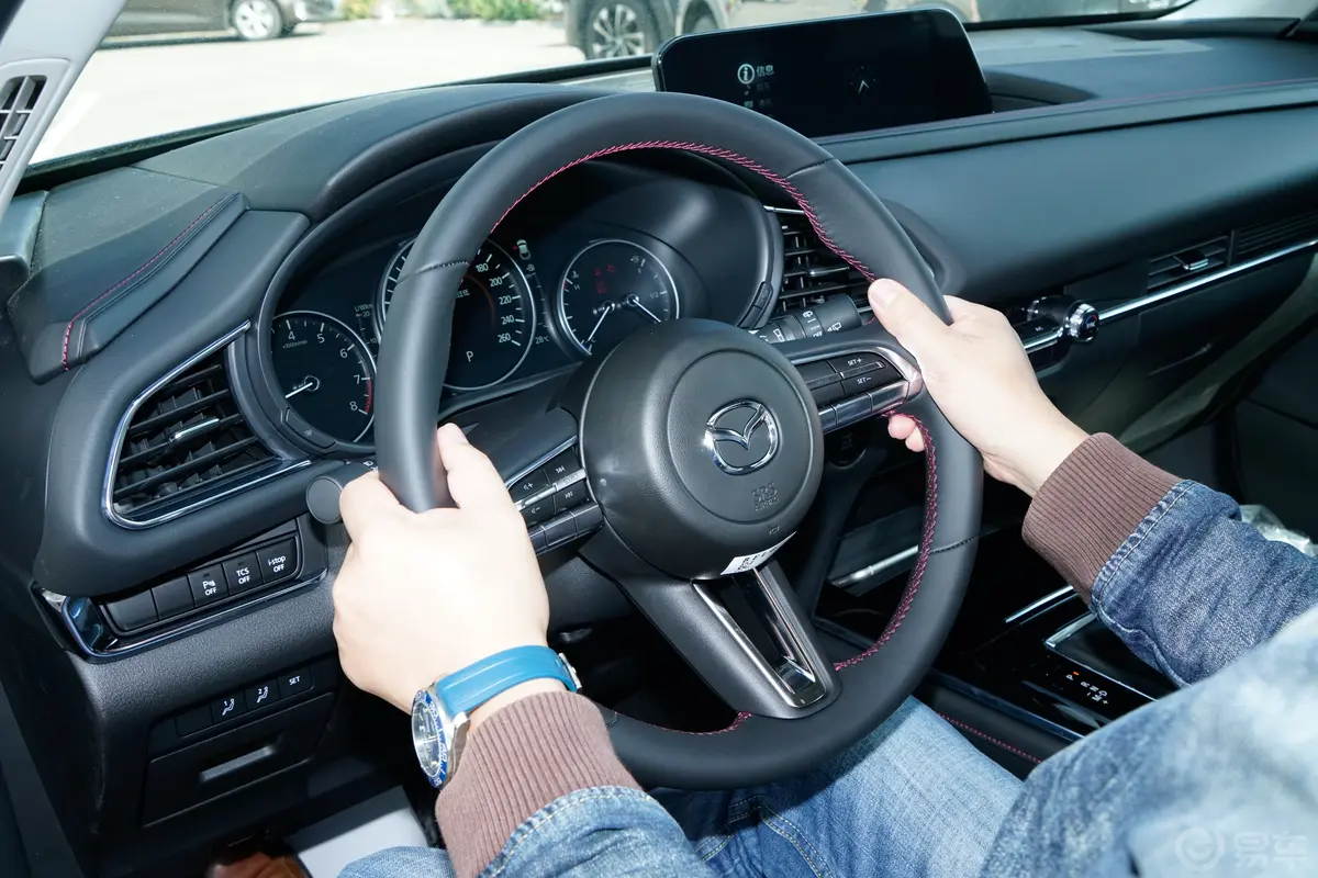 马自达CX-302.0L 自动嘉悦型主驾驶位