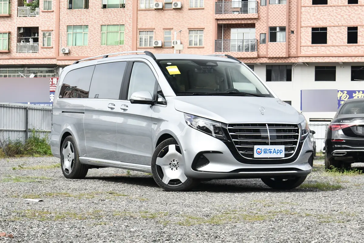 奔驰V级V 300 L 长轴距豪华版侧前45度车头向右水平