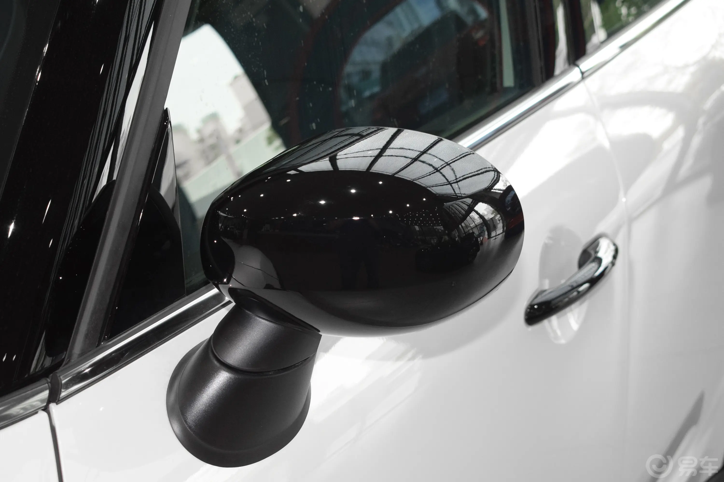 MINI COUNTRYMAN改款二 2.0T COOPER S ALL4 鉴赏家主驾驶后视镜背面