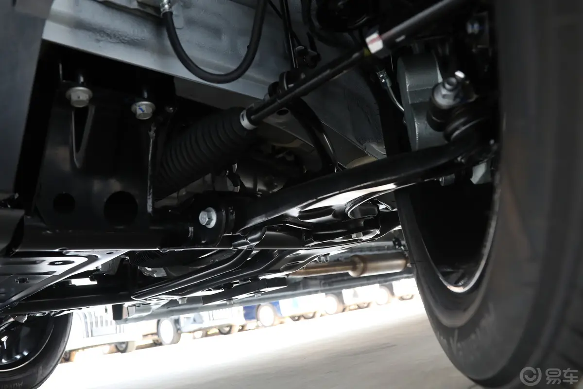 锐胜王牌M72.0L 自动长轴中级营运版 7座左侧前悬架