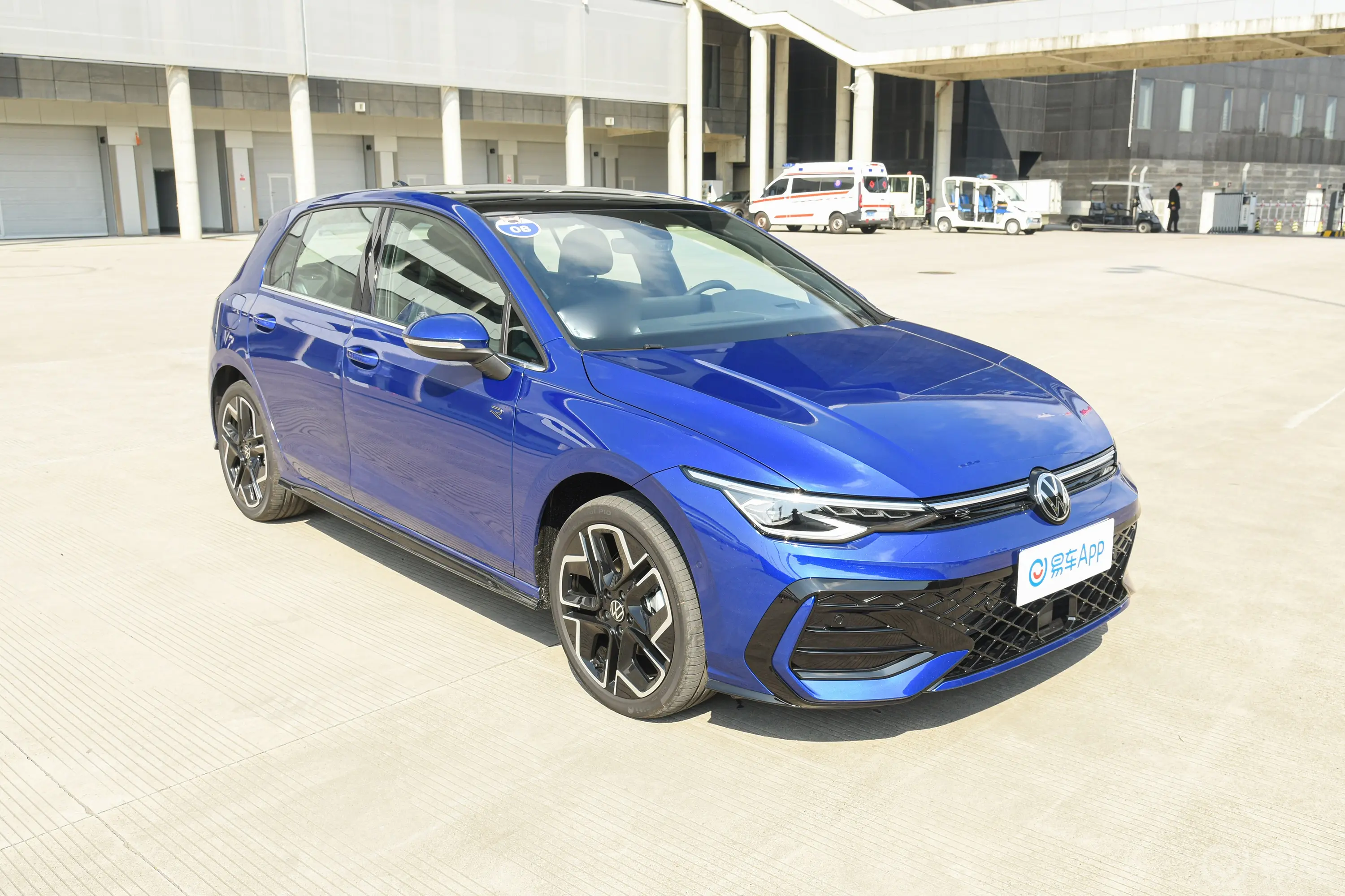 高尔夫300TSI R-Line侧前45度车头向右水平