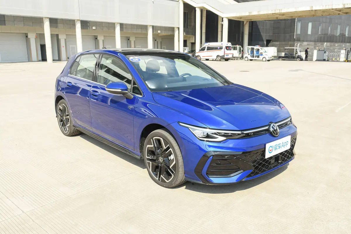 高尔夫300TSI R-Line侧前45度车头向右水平