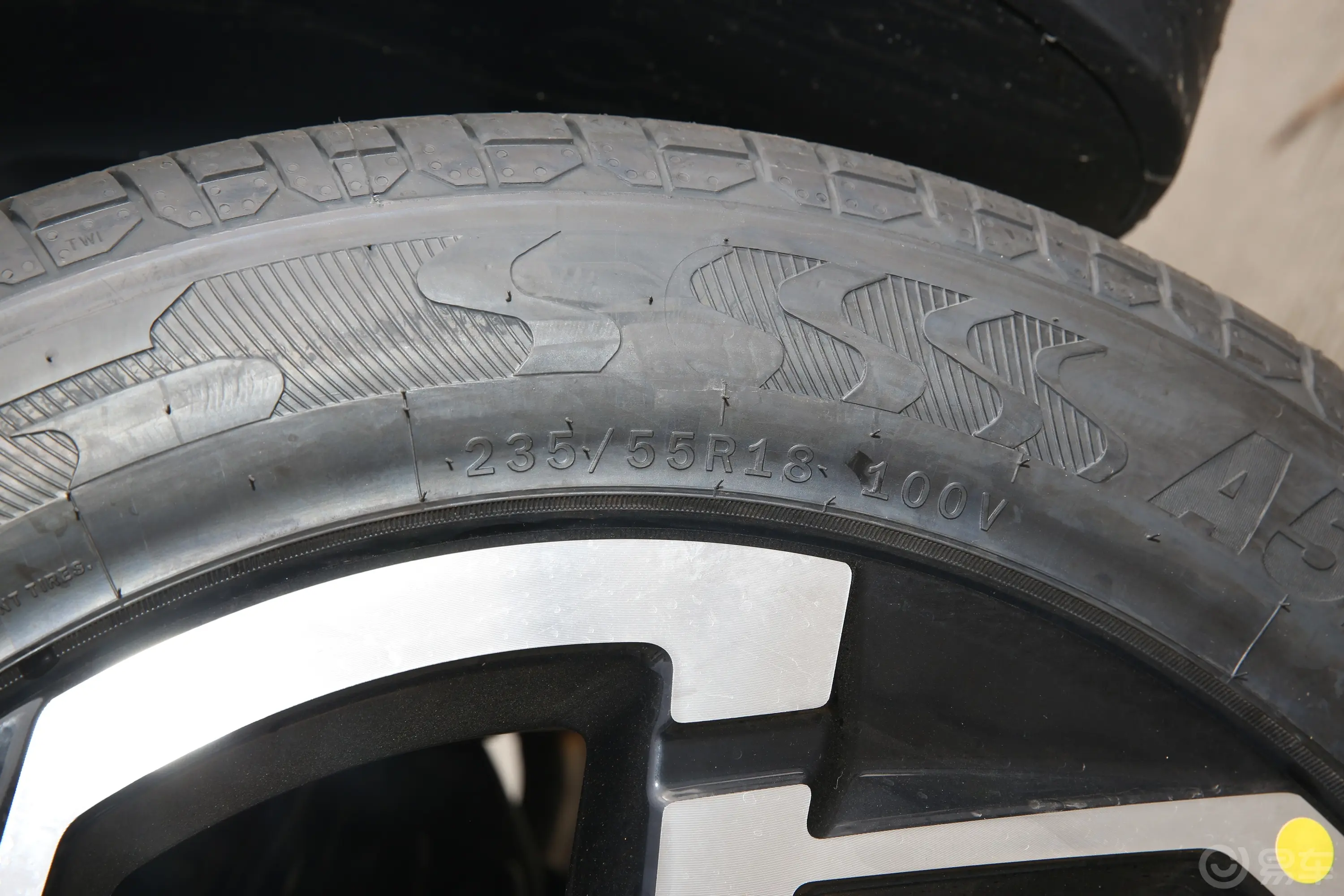 瑞虎7高能版 1.6T 双离合两驱劲后轮胎尺寸