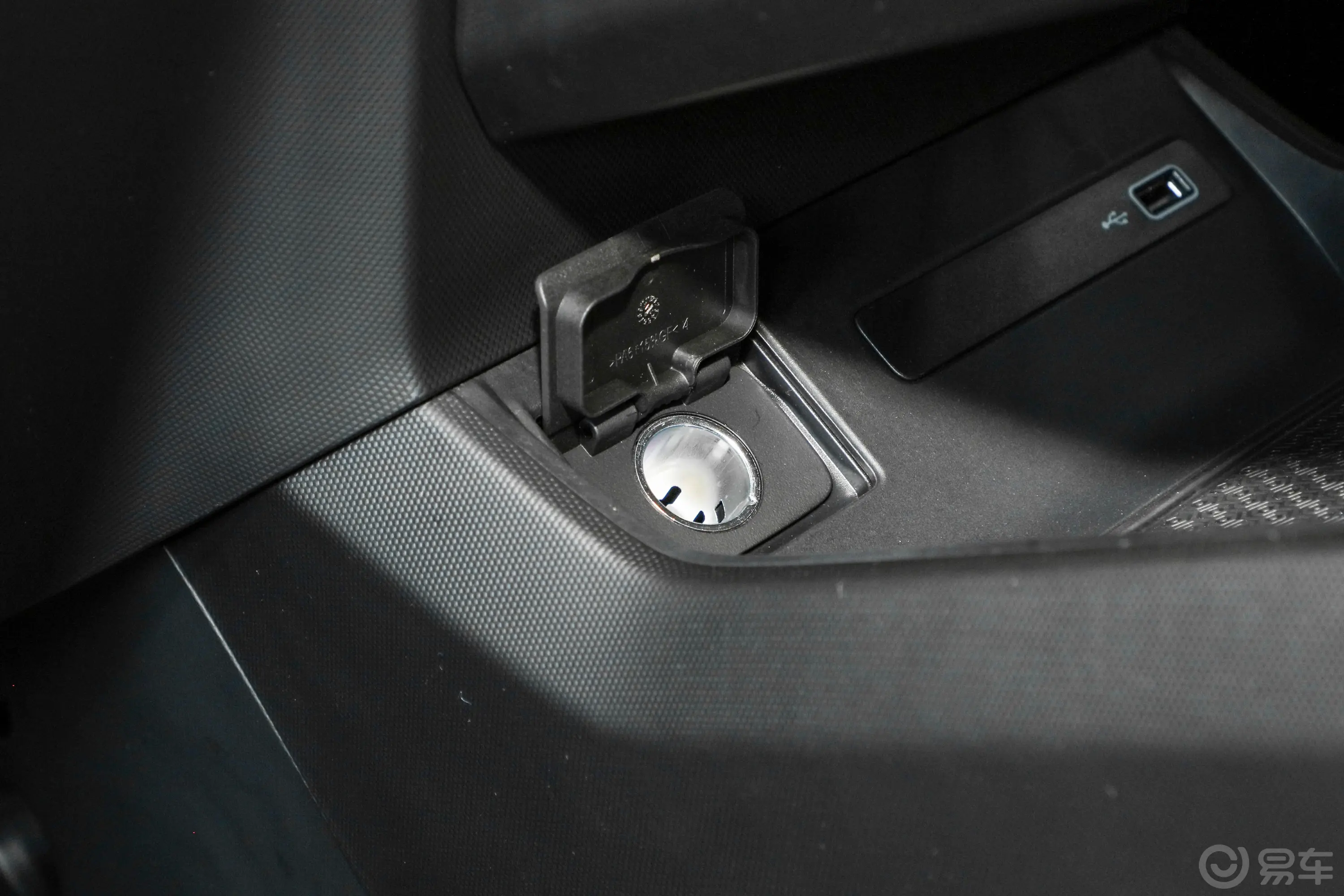 牛仔1.5T 潮玩版中控