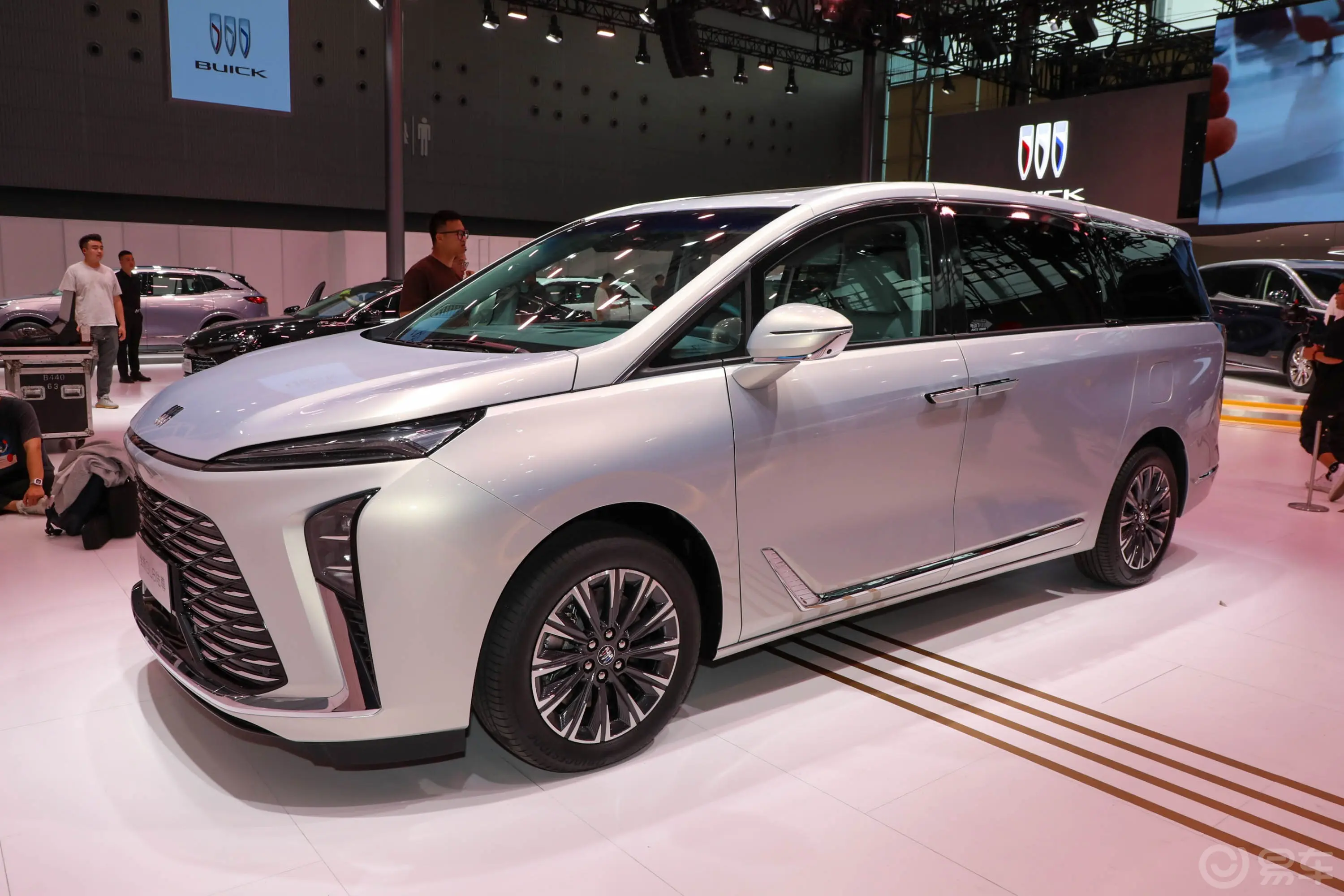 别克GL8陆尊 2.0T 尊享版