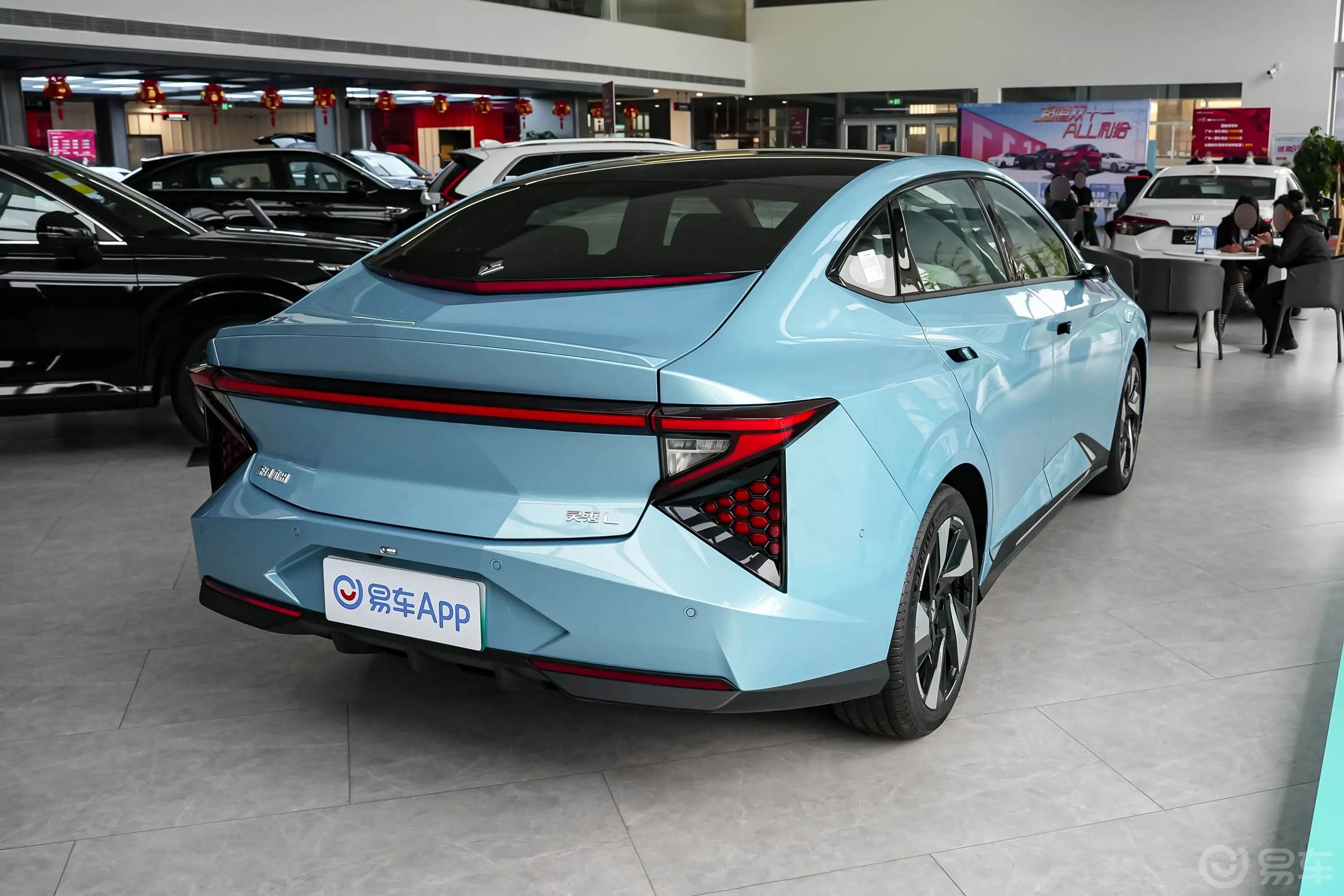 灵悉L520km 头号玩家版侧后45度车头向右水平
