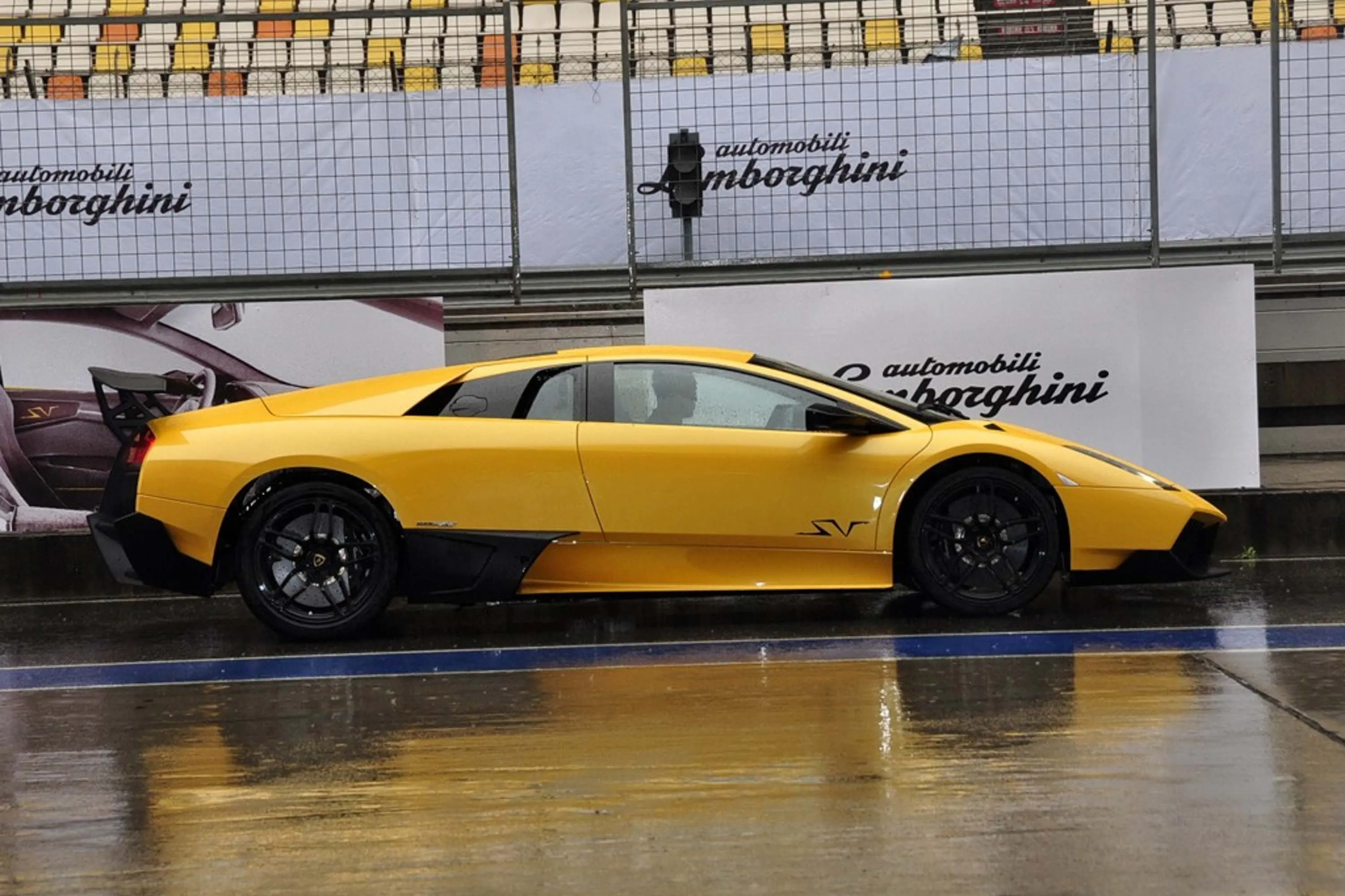 MurcielagoLP 670—4 SuperVeloce外观