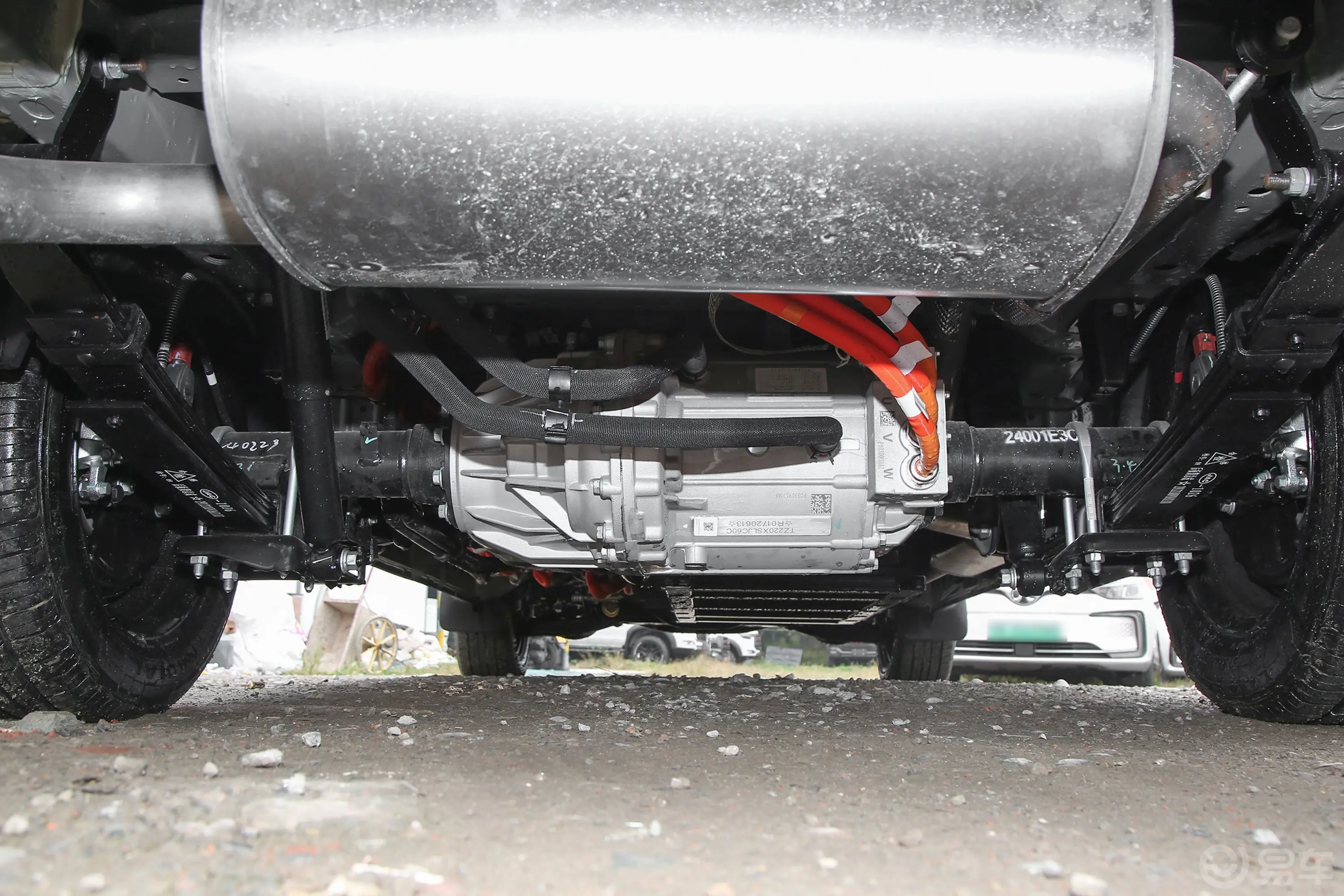 瑞风M3 PHEV2.0L 85km 智联版 7座后悬架整体
