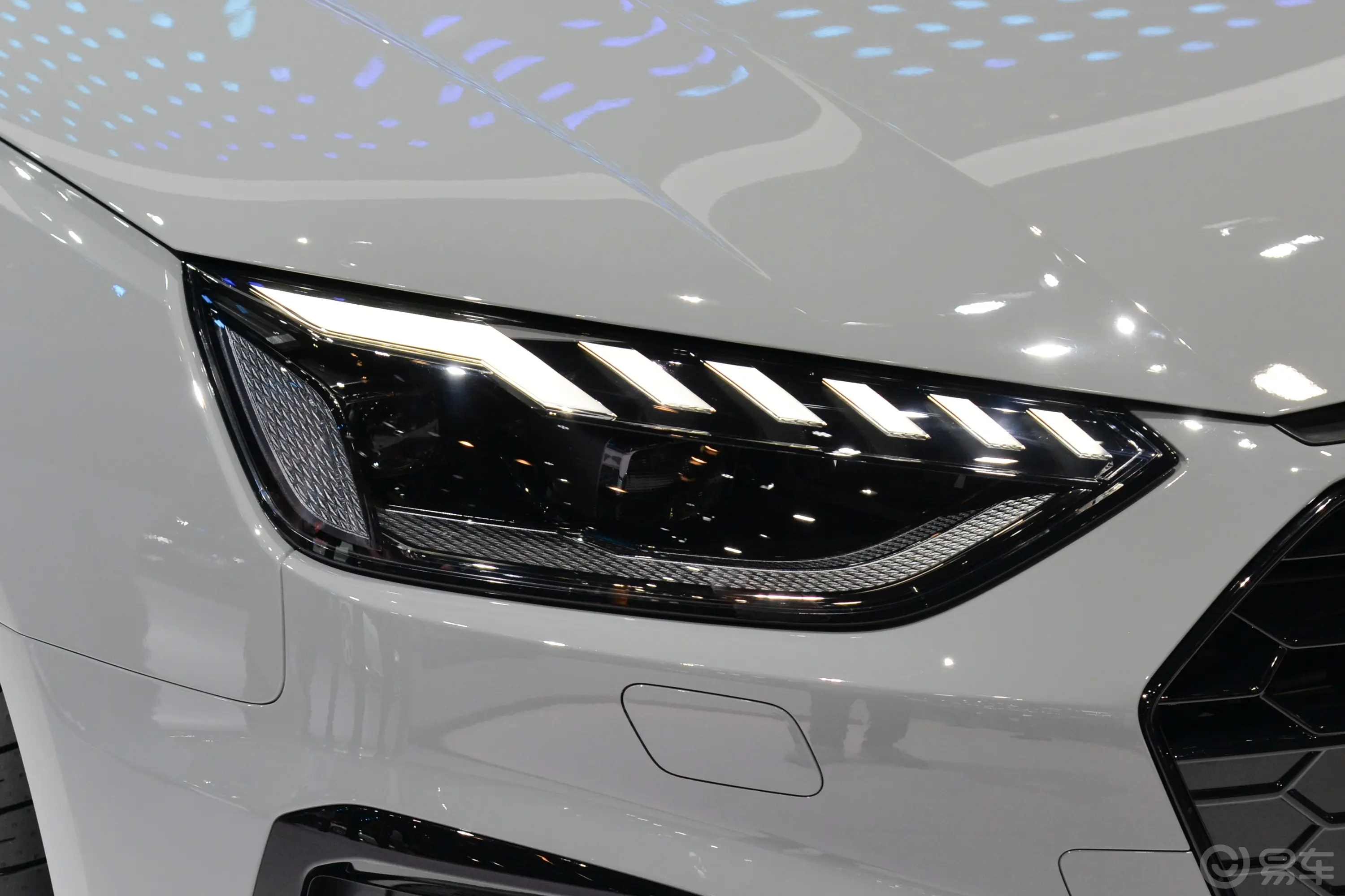 奥迪A4L200万辆悦享版 40 TFSI B&O星夜版外观