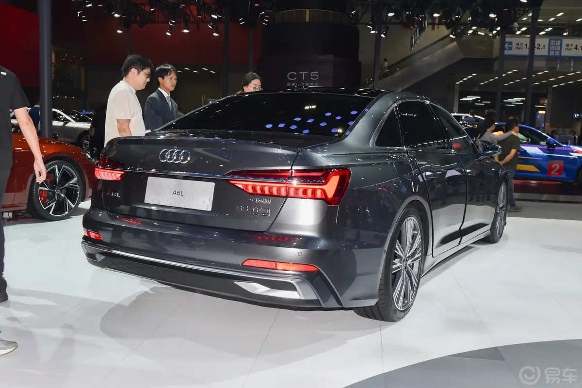 奥迪A6L55 TFSI quattro 旗舰动感型外观