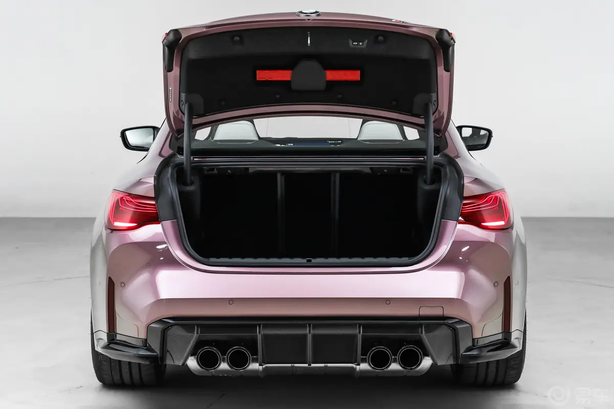宝马M4M4 双门轿跑车 M xDrive 雷霆版后备厢