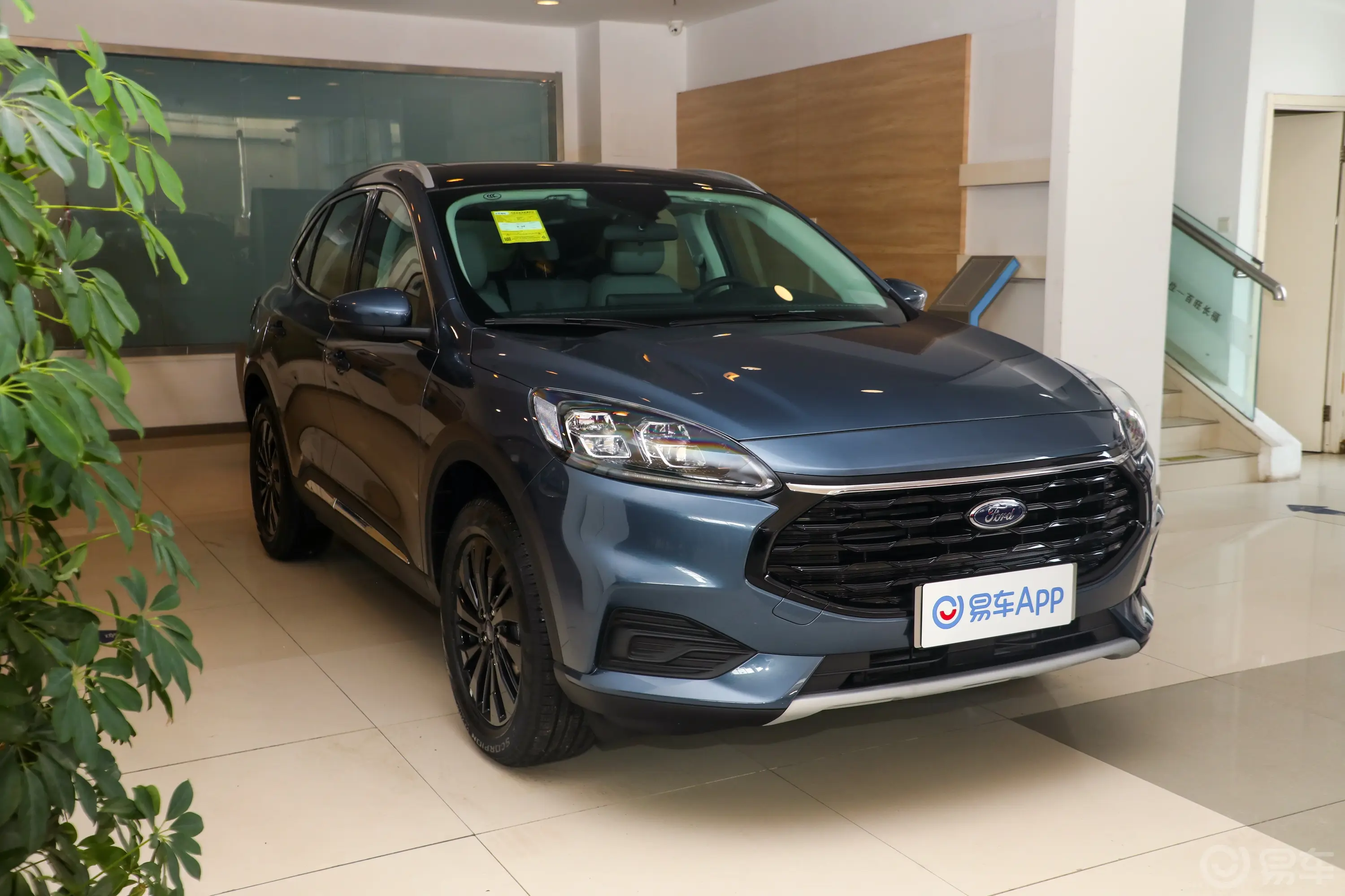 锐际EcoBoost 245 两驱耀享款侧前45度车头向右水平