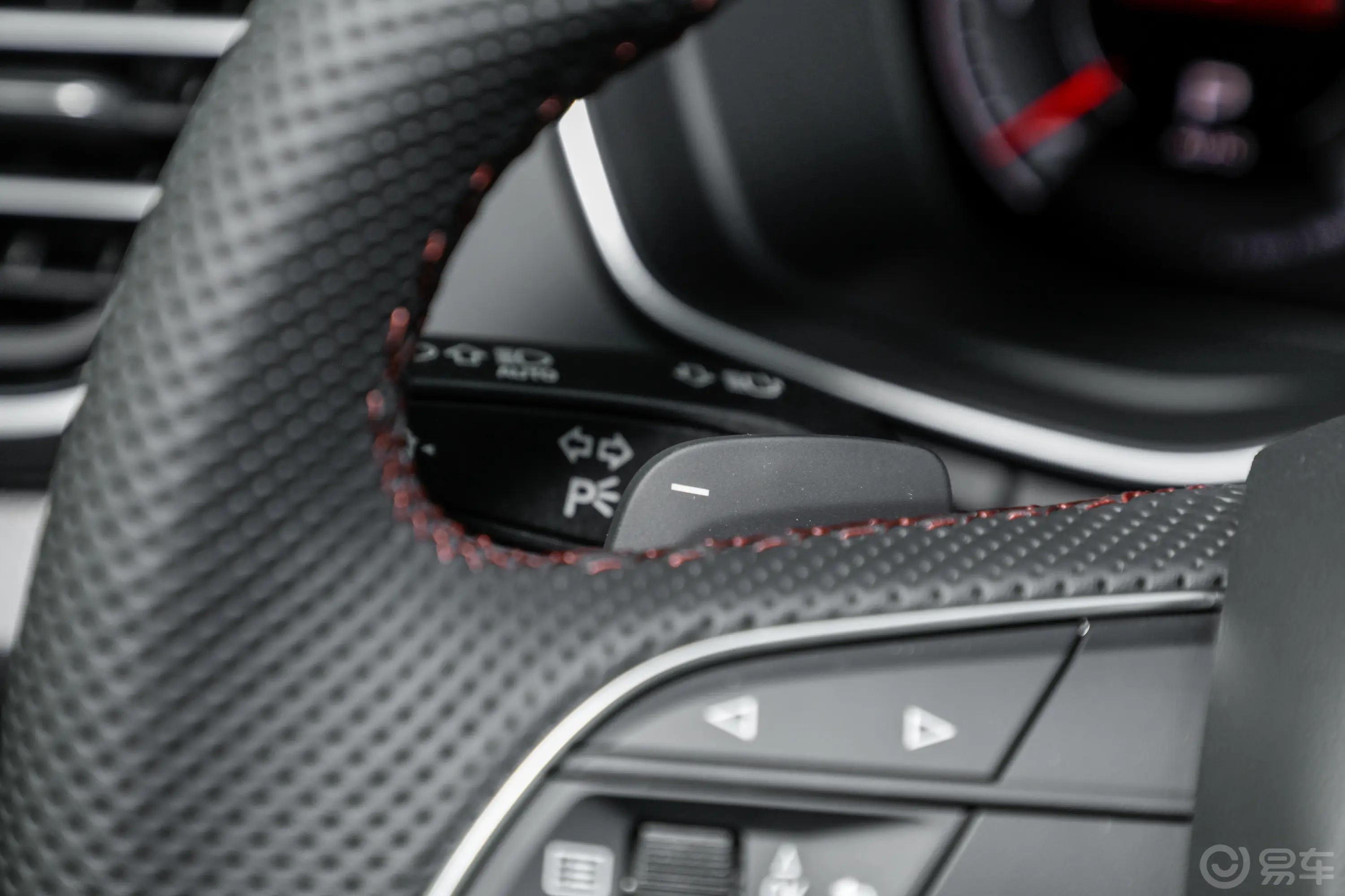 奥迪Q5L45 TFSI 豪华动感型主驾驶位
