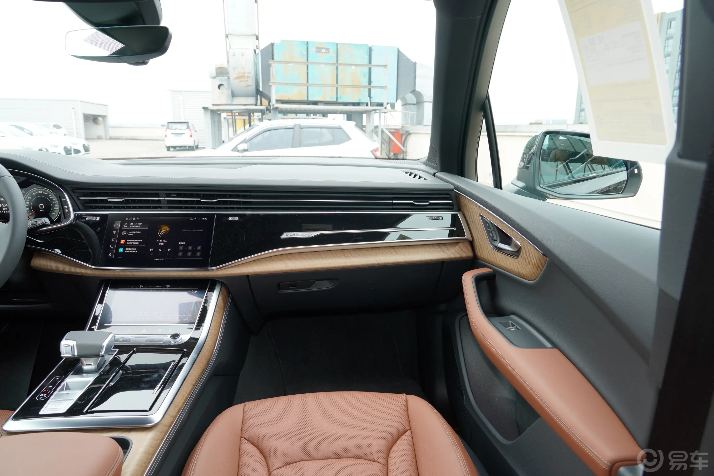 奥迪Q755 TFSI quattro S line冰雪运动型 7座副驾驶位区域