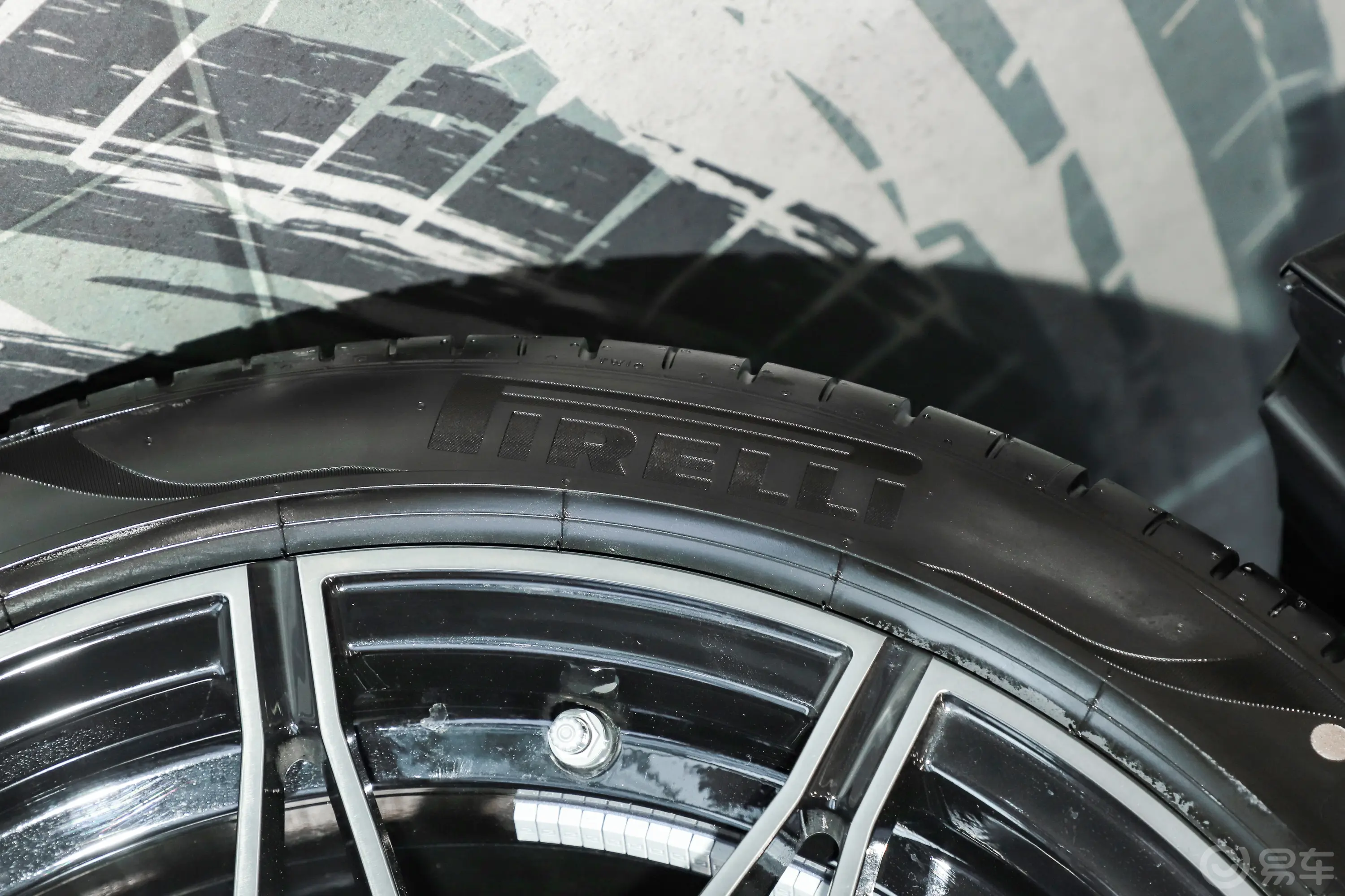 宝马M3M3 M xDrive 雷霆版前轮胎品牌