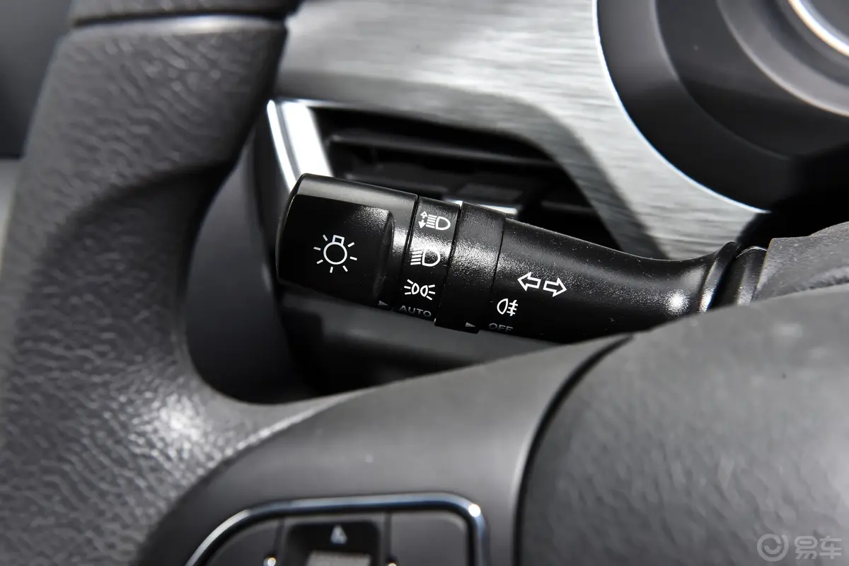瑞风M3PLUS 1.8L 舒适版 9座灯光控制区
