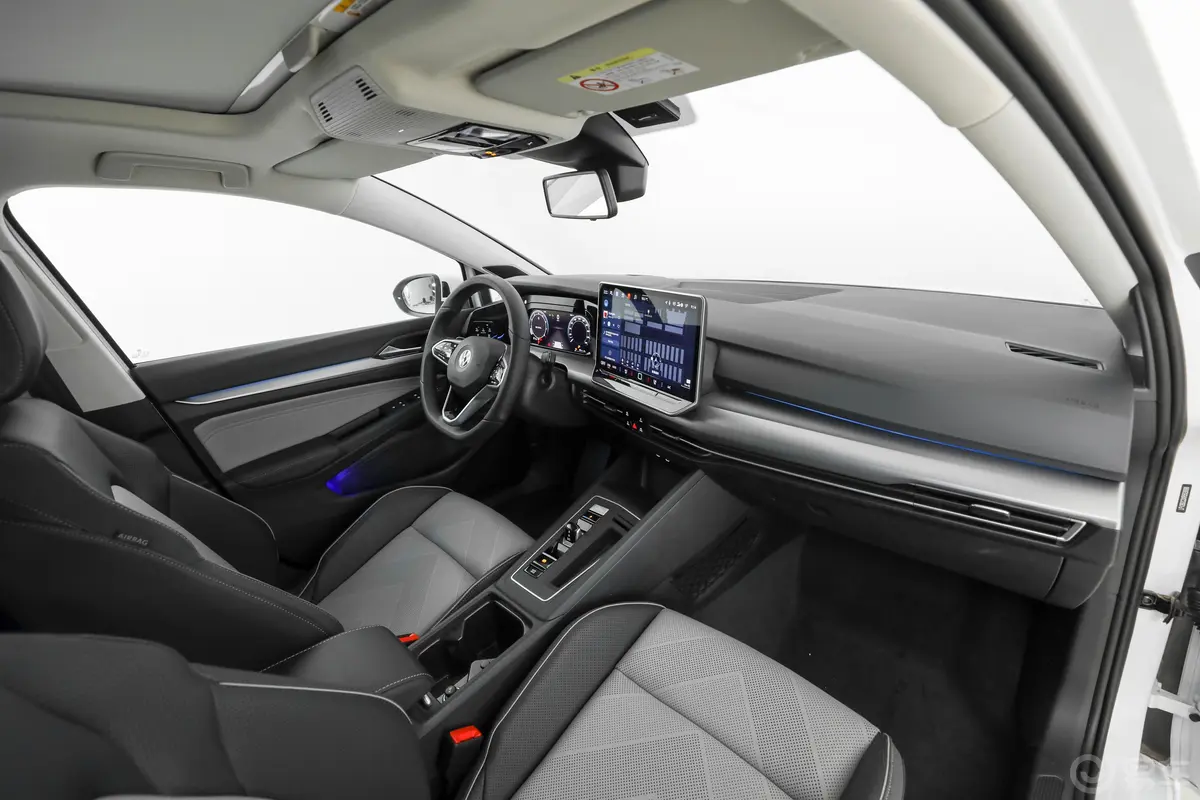 高尔夫300TSI Pro内饰全景副驾方向