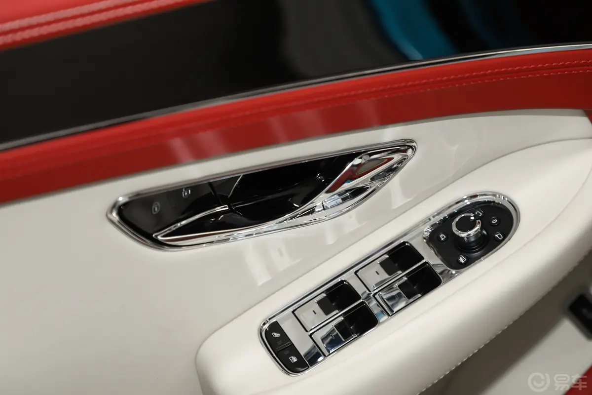 欧陆4.0T V8 Edition 8主驾驶位