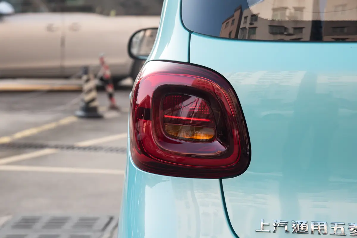 宏光MINIEV四门版 205km 臻享款外观灯组