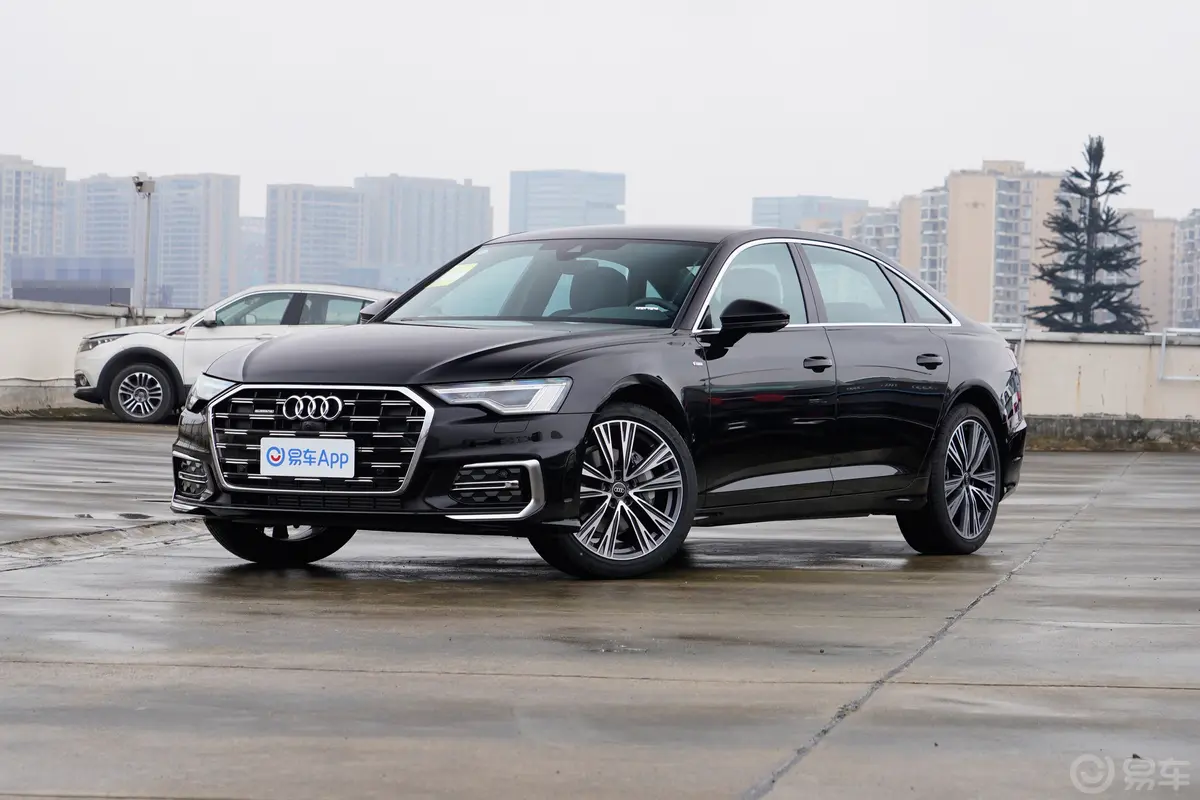 奥迪A6L45 TFSI quattro 臻选动感型侧前45度车头向左水平