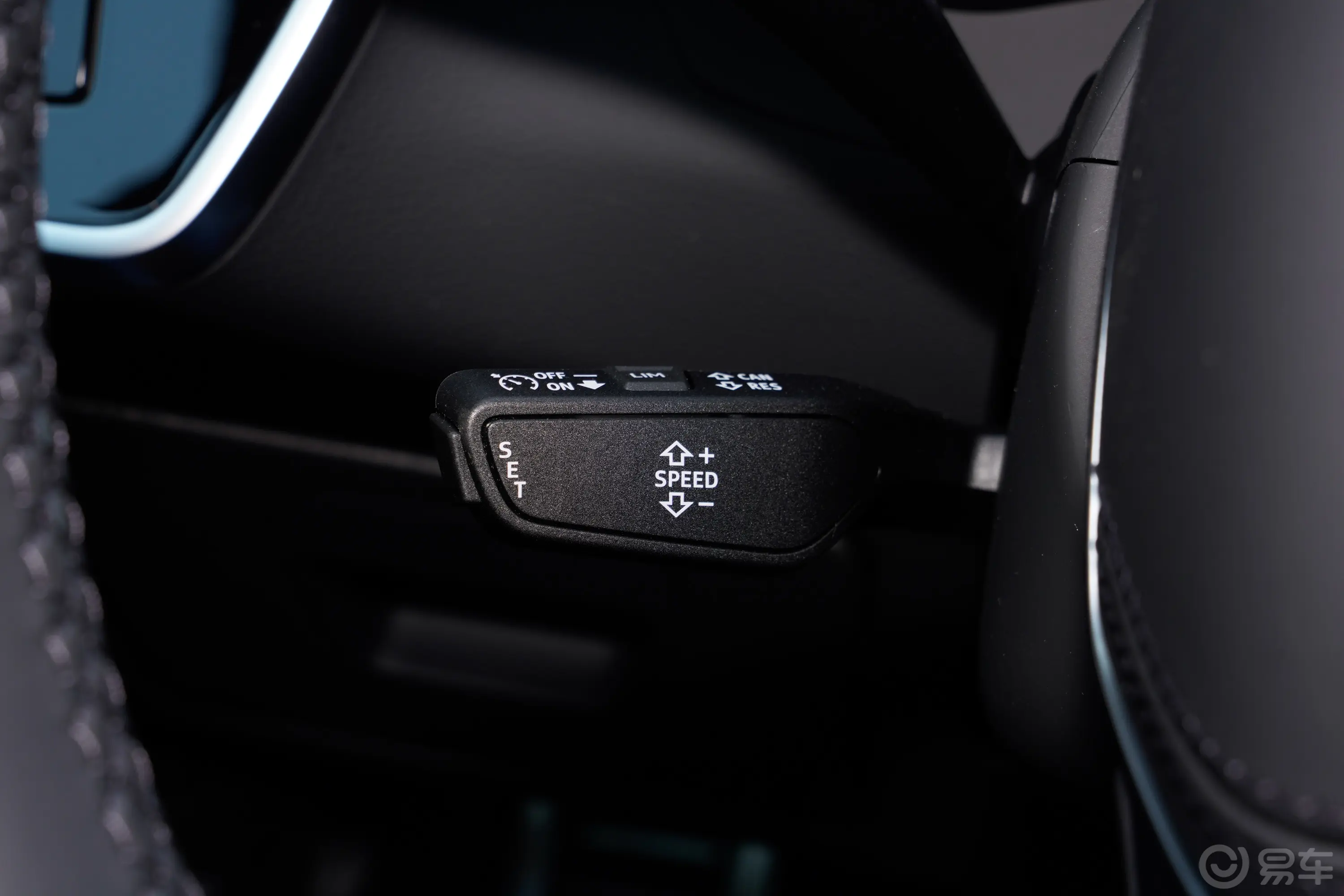 奥迪A6L45 TFSI quattro 臻选动感型主驾驶位