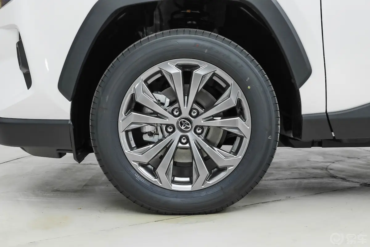 RAV4荣放双擎 2.5L 两驱精英PLUS版前轮毂造型