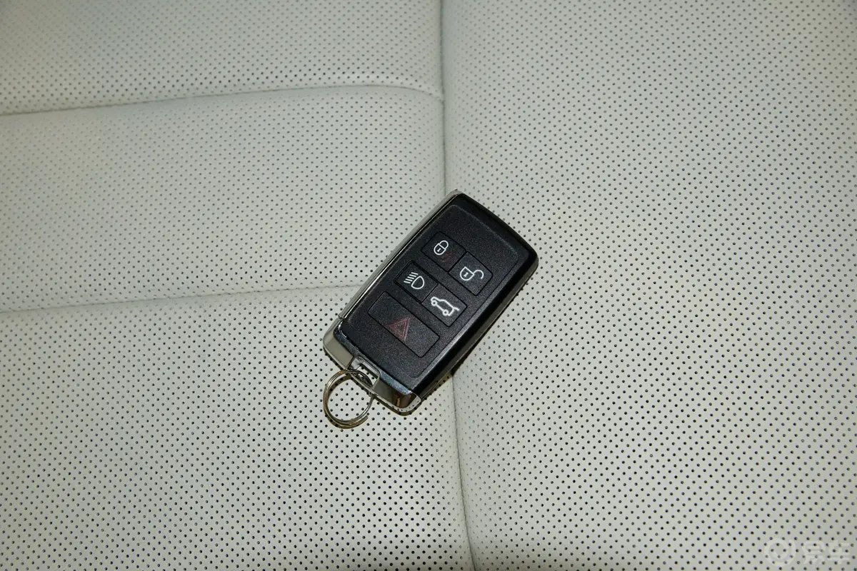 揽胜3.0 L6 400PS 盛世加长版 5座钥匙正面
