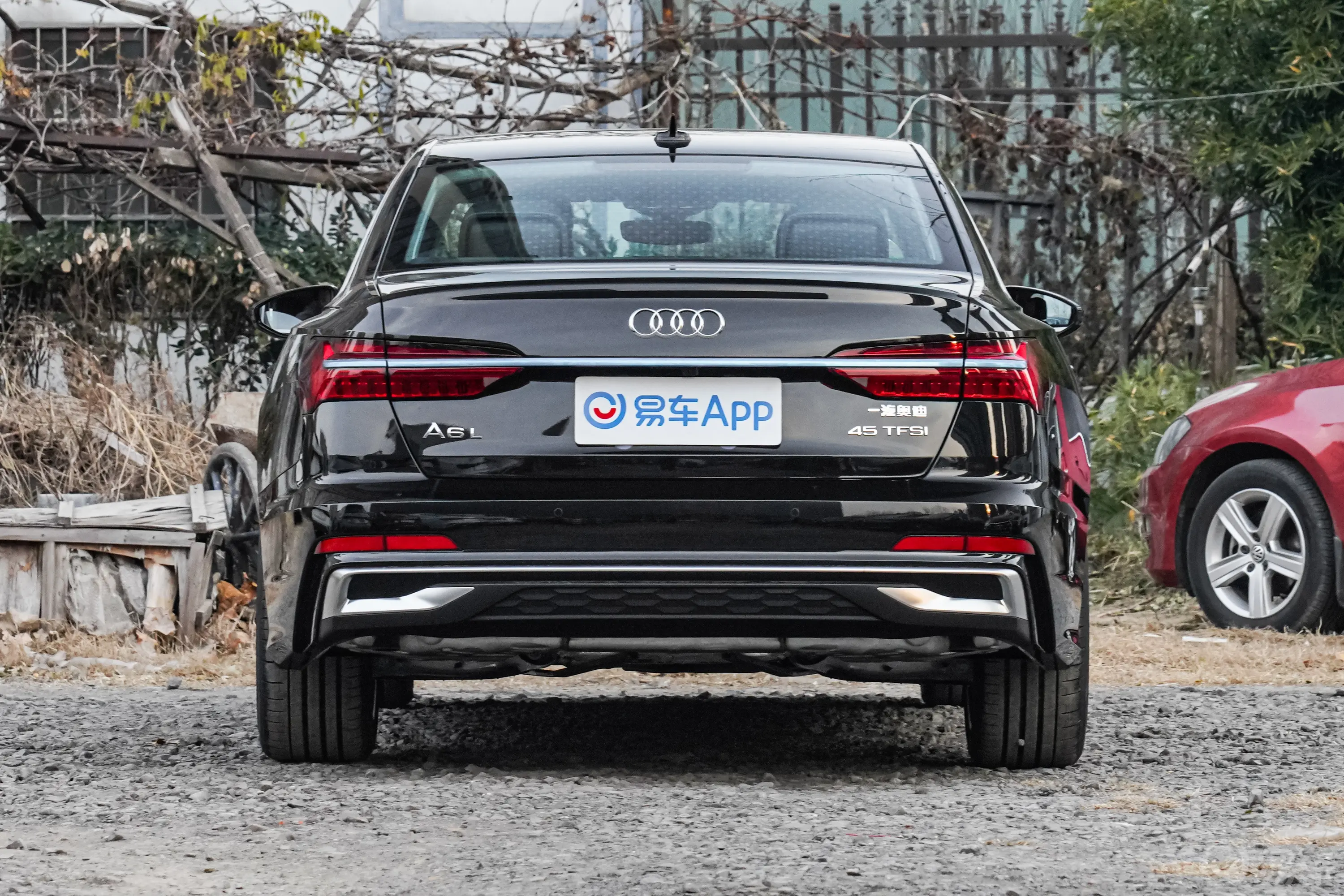 奥迪A6L45 TFSI 臻选动感型正后水平