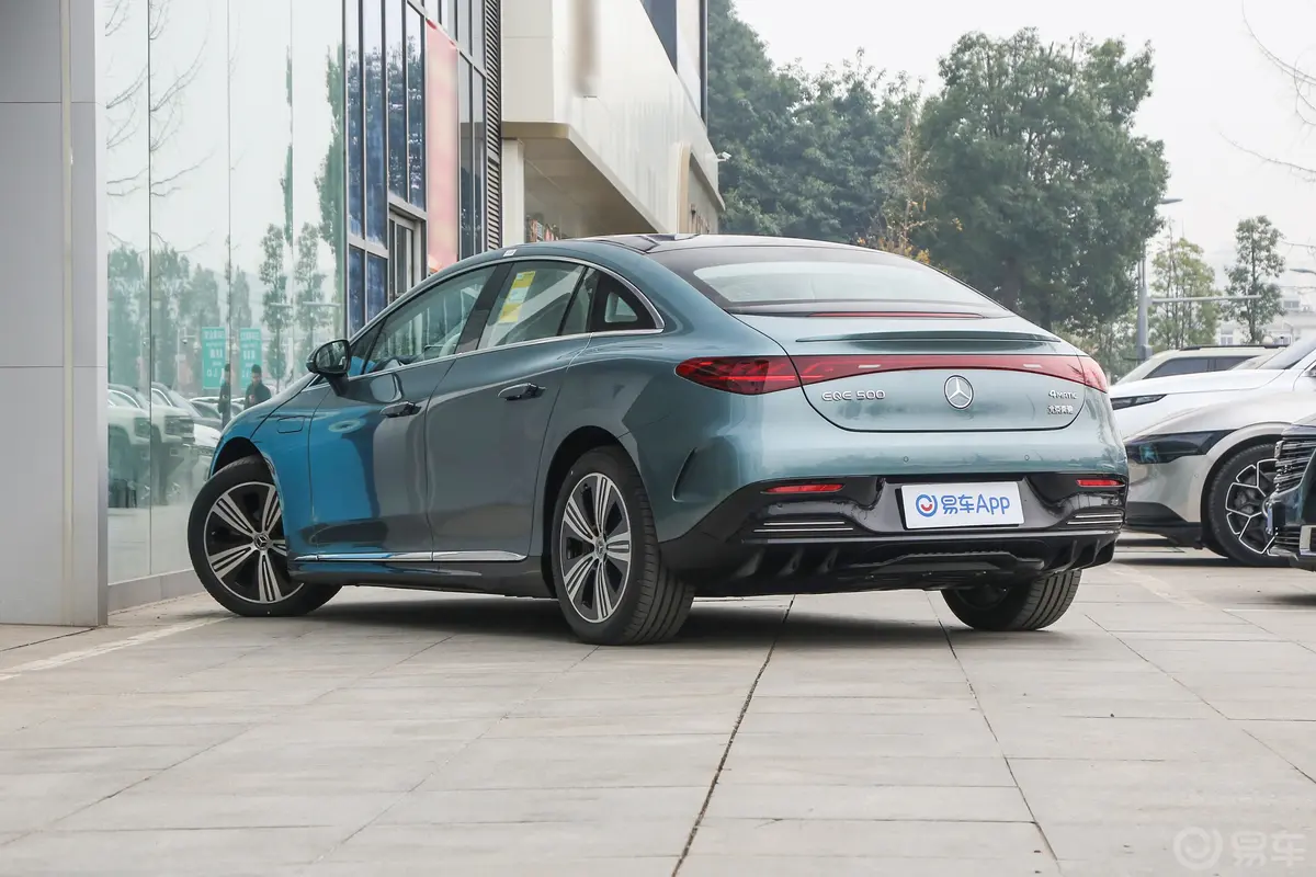 奔驰EQEEQE 500 4MATIC 先锋版侧后45度车头向左水平