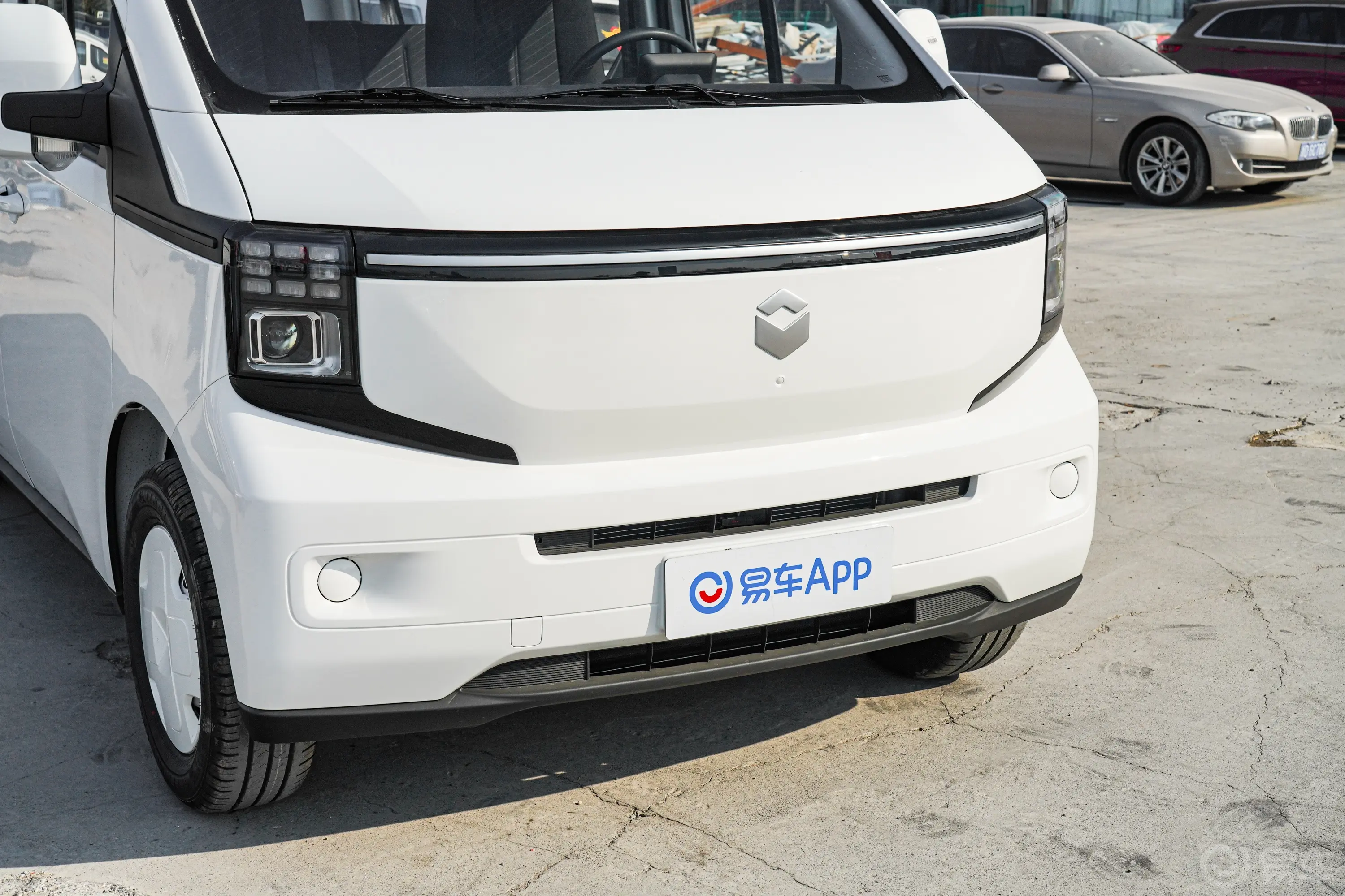 长安凯程V919320km 短轴高顶版 6座前格栅侧俯拍