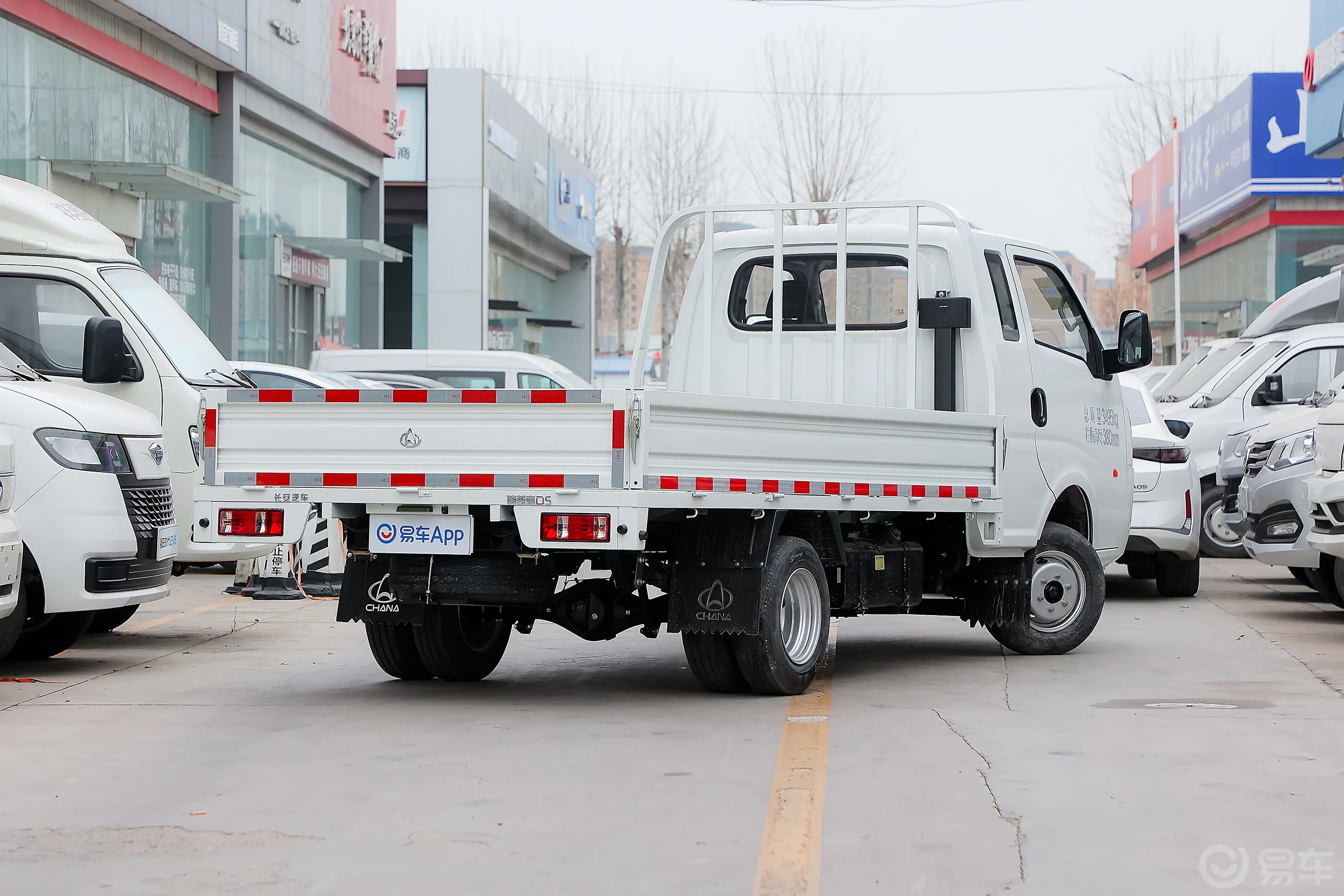 跨越者D5 PLUS1.6L 3.6米栏板车单排半舒适型 汽油侧后45度车头向右水平