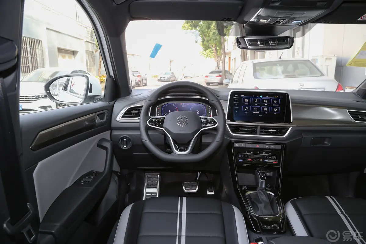 探歌300TSI 星光版驾驶位区域