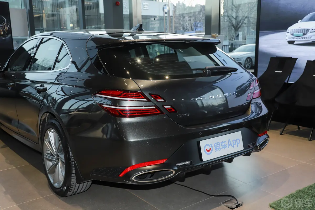 捷尼赛思G70猎型版 2.0T 两驱豪华版车尾特写