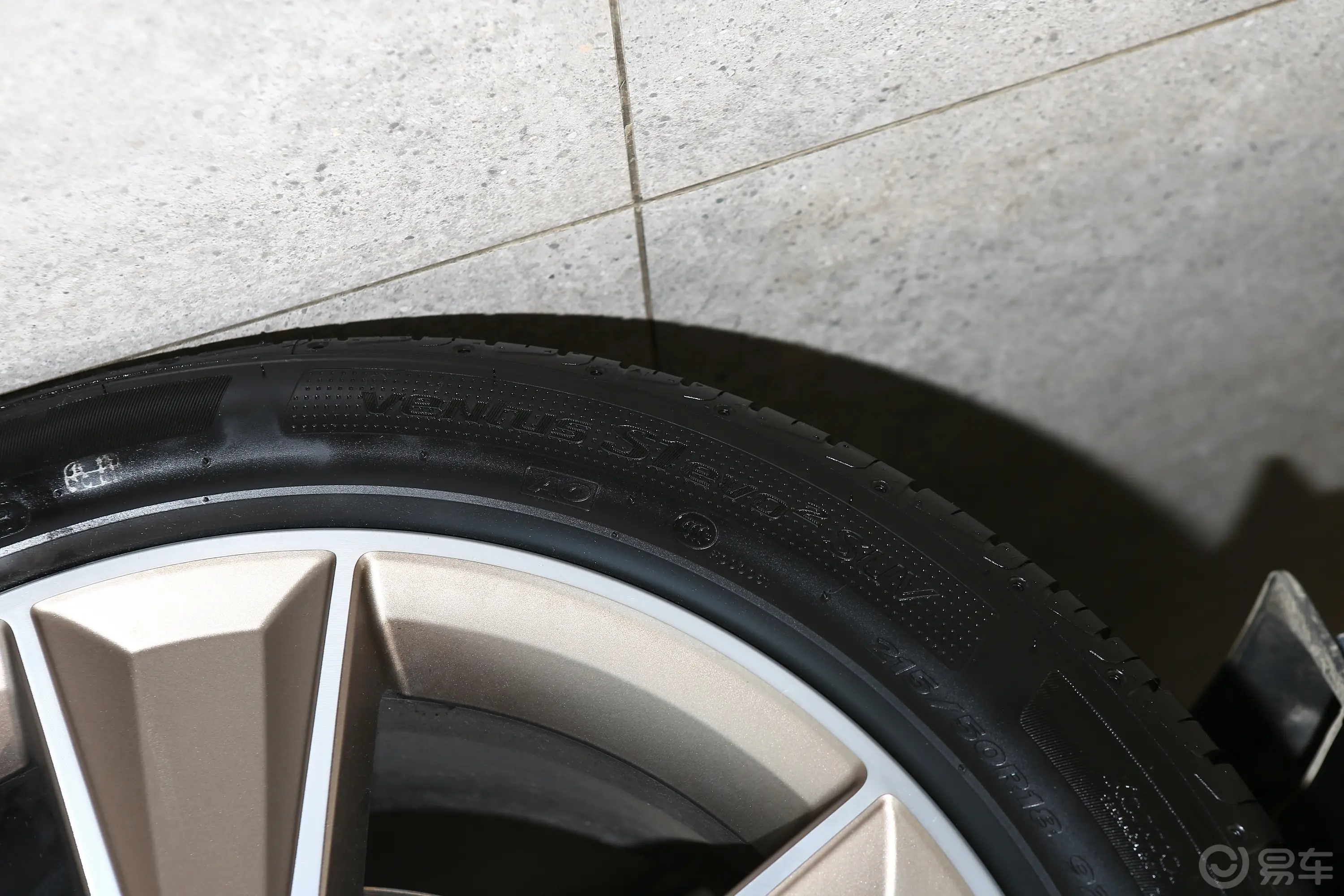 奥迪Q2L35 TFSI 时尚动感型前轮胎系列