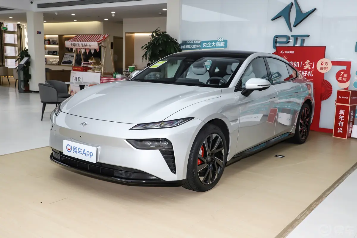 eπ007纯电版 530km 后驱如奕版侧前45度车头向左水平