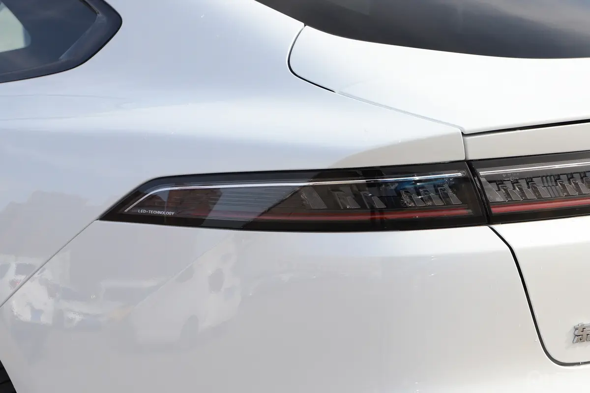 eπ007增程版 200km 后驱如奕版外观灯组