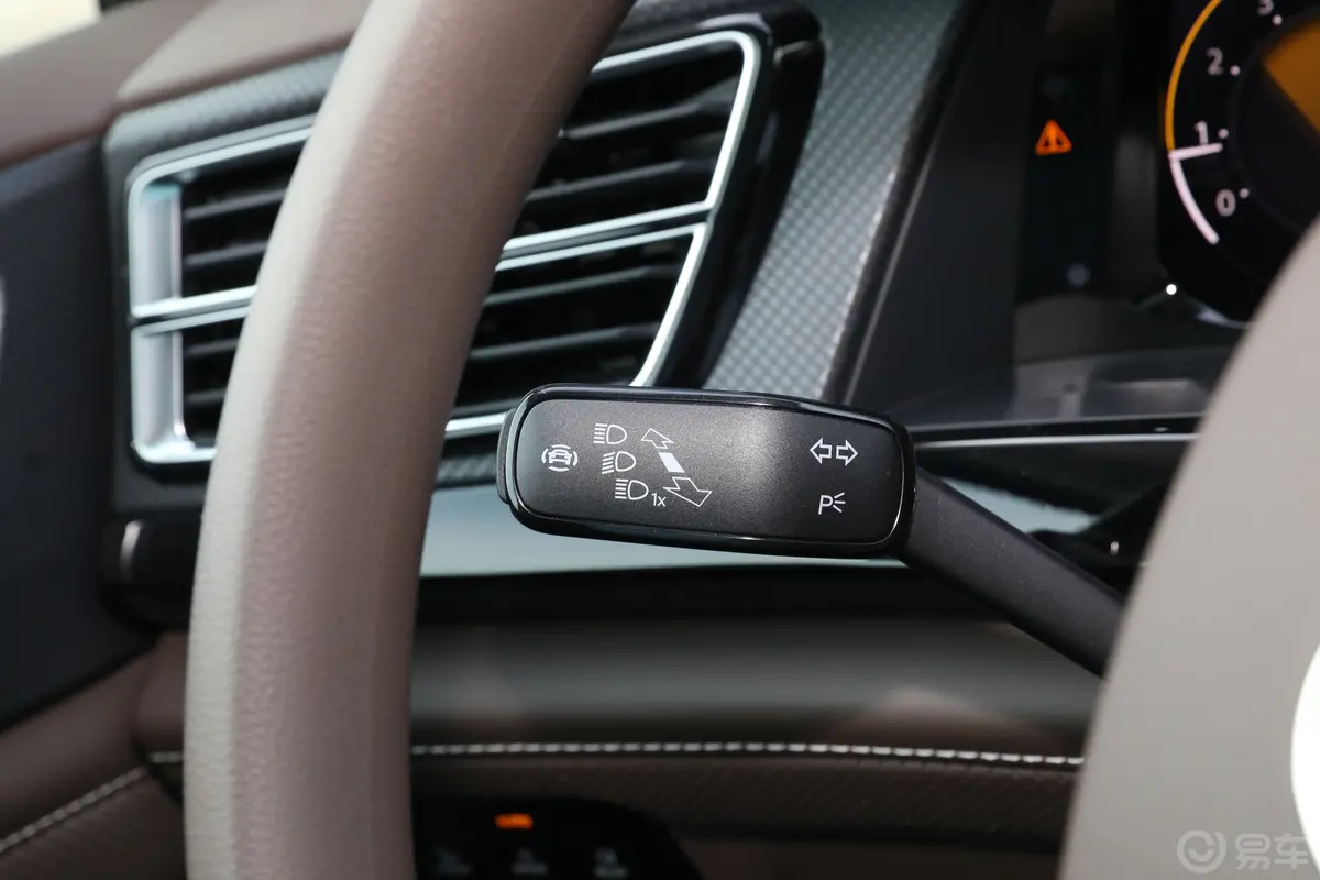威然330TSI 商务版主驾驶位