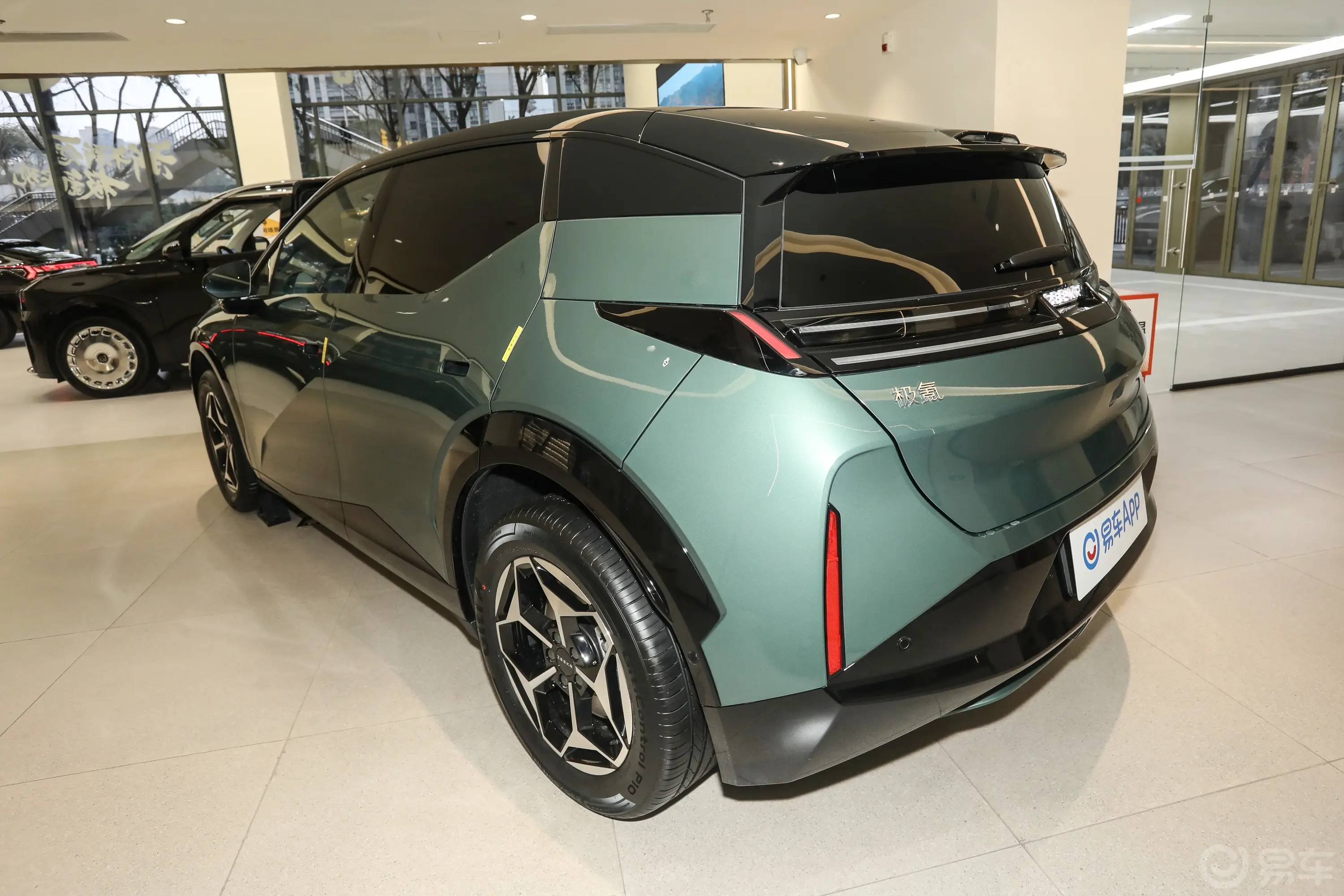 ZEEKR X420km 后驱版 5座侧后45度车头向左水平