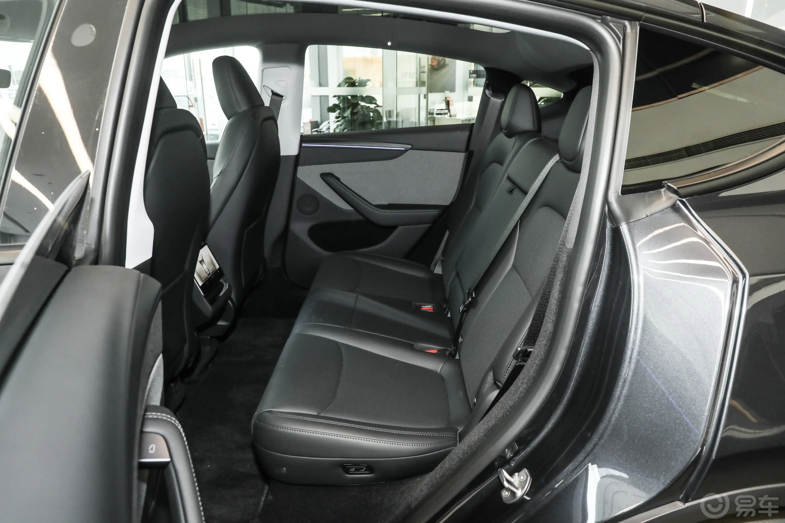 Model Y593km 后轮驱动版后排空间