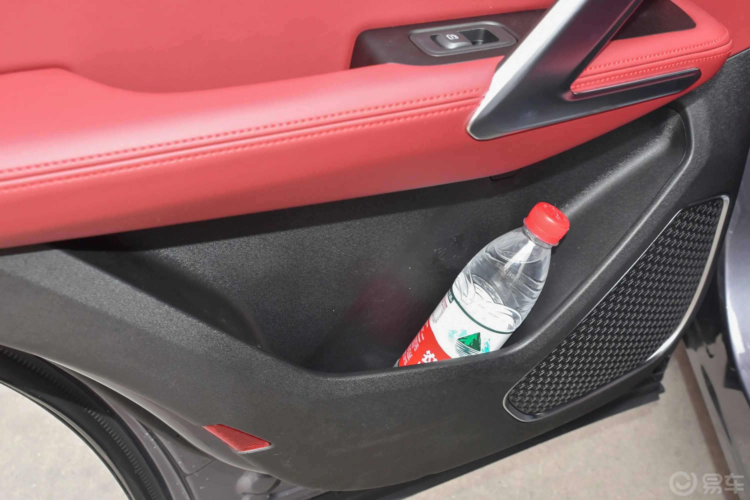捷途X70 PLUS冠军版 1.5T 手动冠军 7座后排功能