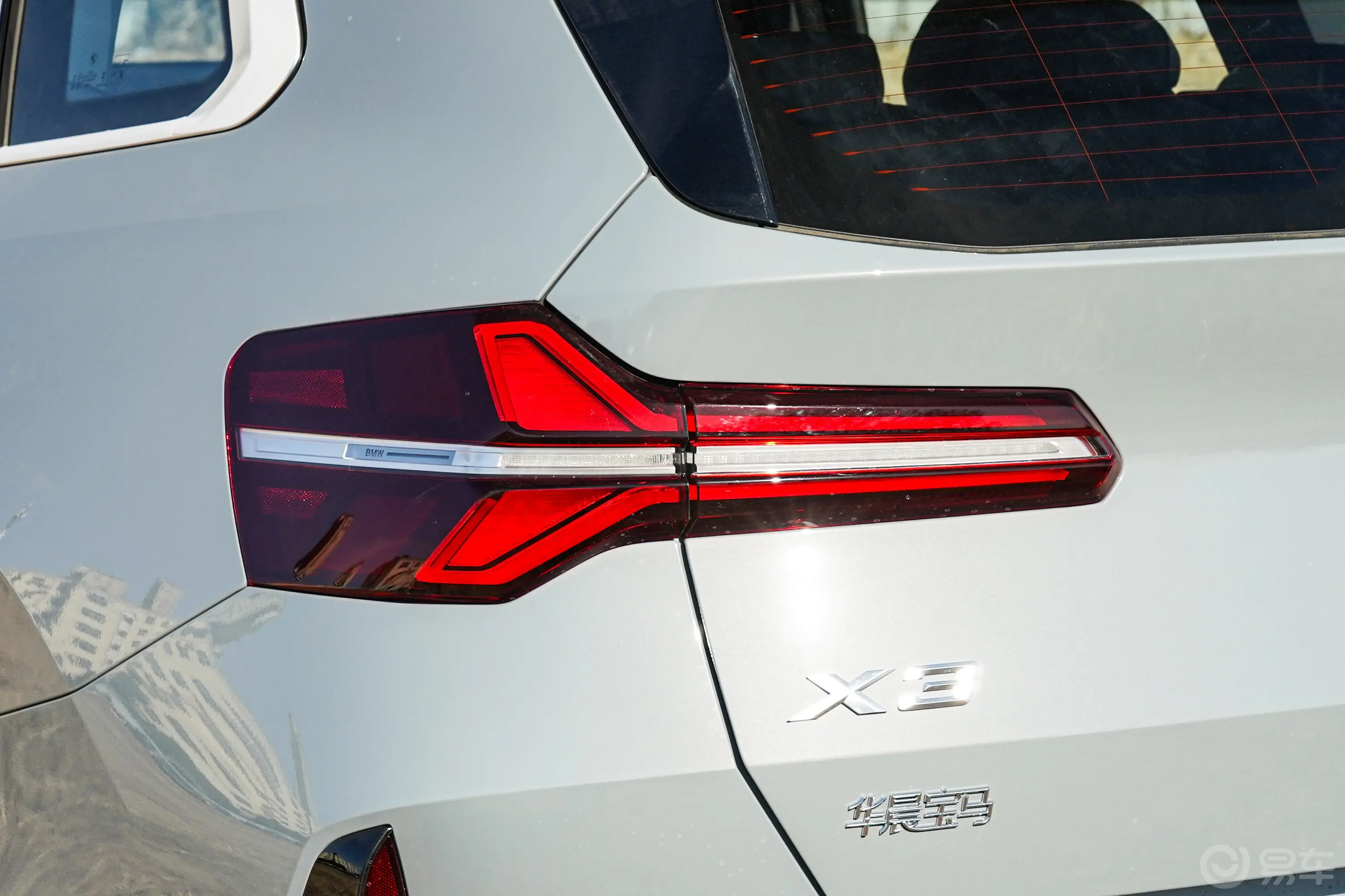 宝马X3xDrive30L 领先型 M运动套装尾灯侧45度俯拍