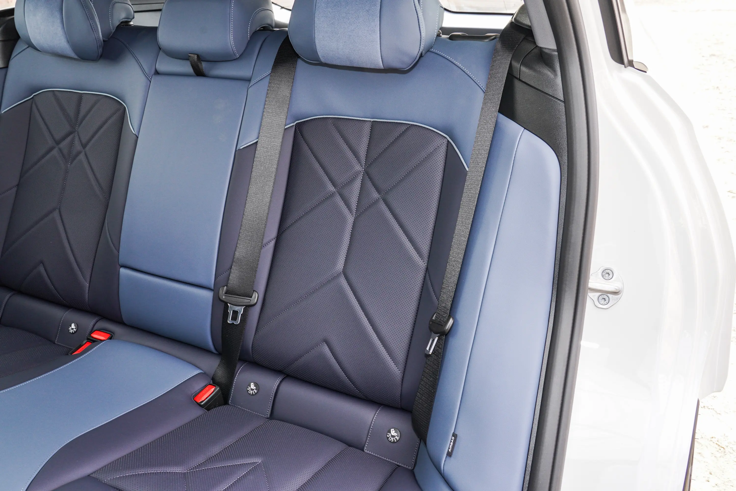 宝马X3xDrive30L 领先型 M运动套装后排空间