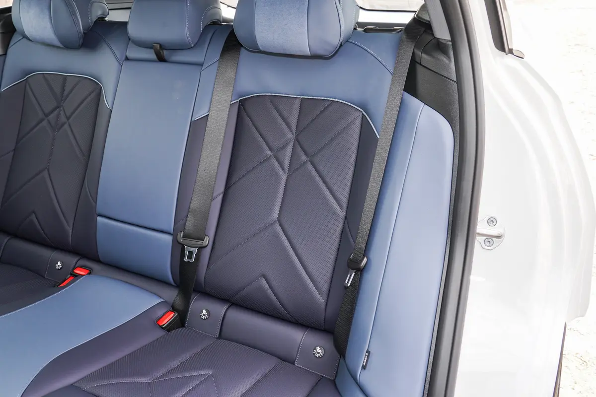 宝马X3xDrive30L 领先型 M运动套装后排空间