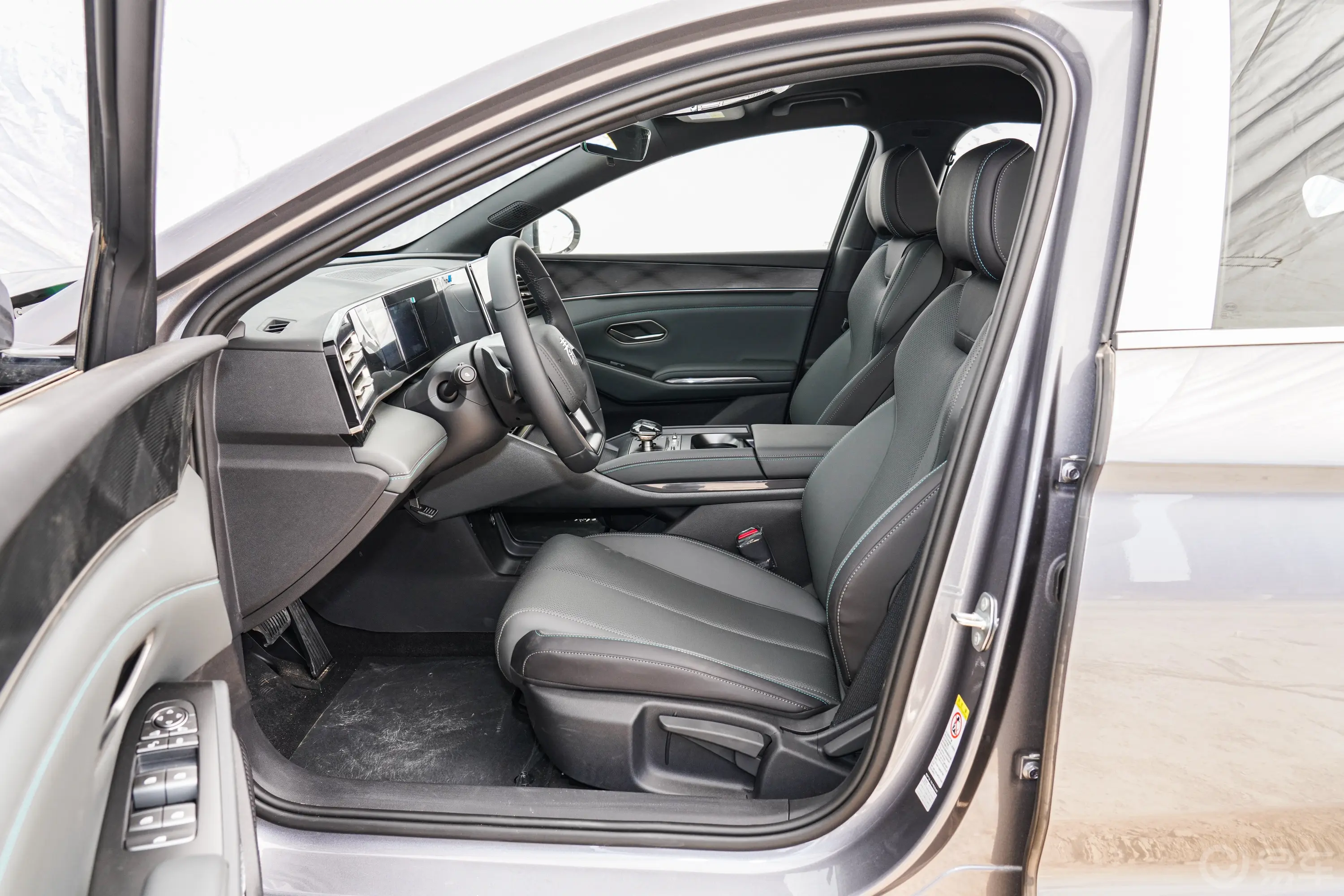 秦LDM-i 智驾版 1.5L 80Km 领先型主驾驶位