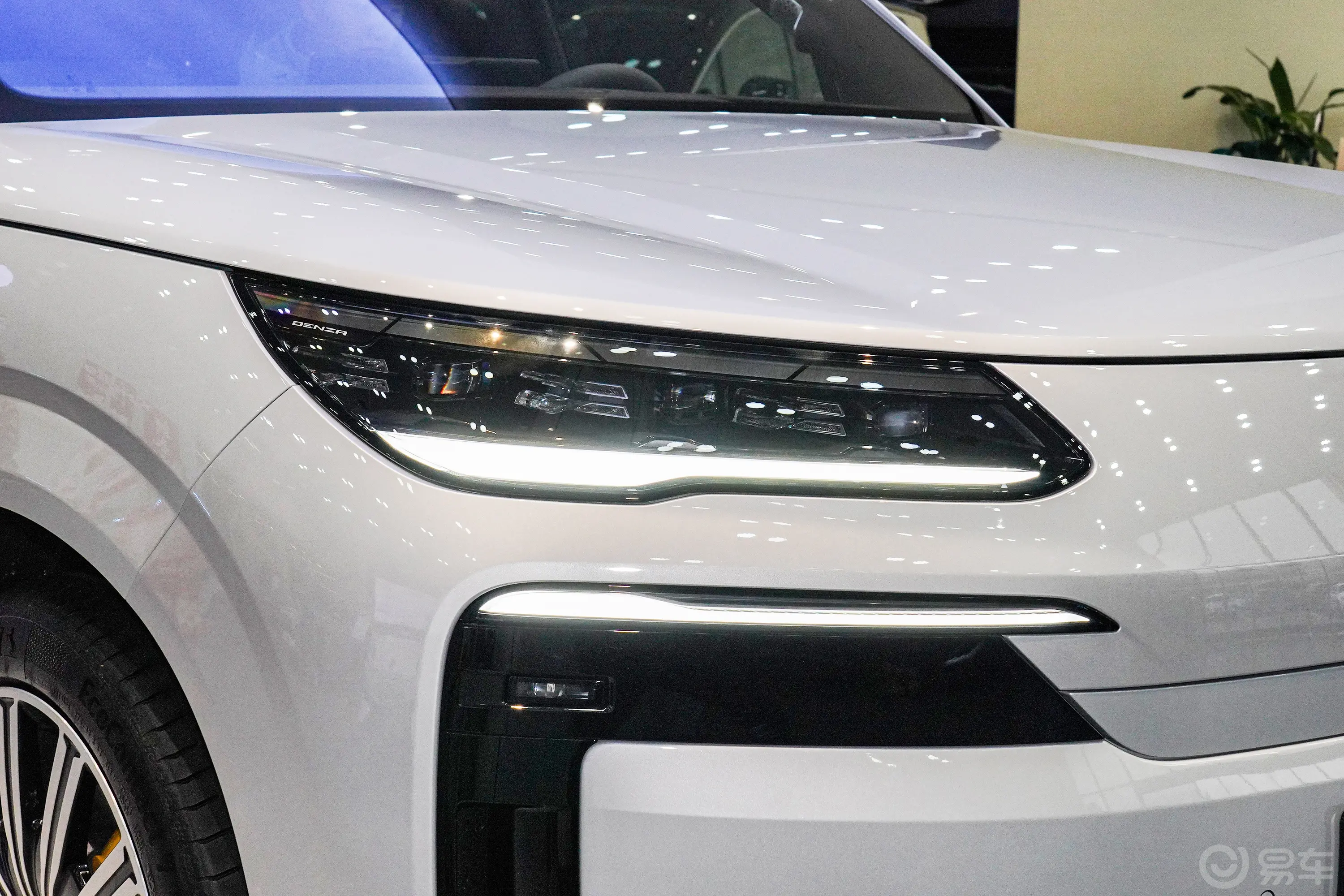 腾势N92.0T 202km 旗舰型外观灯组