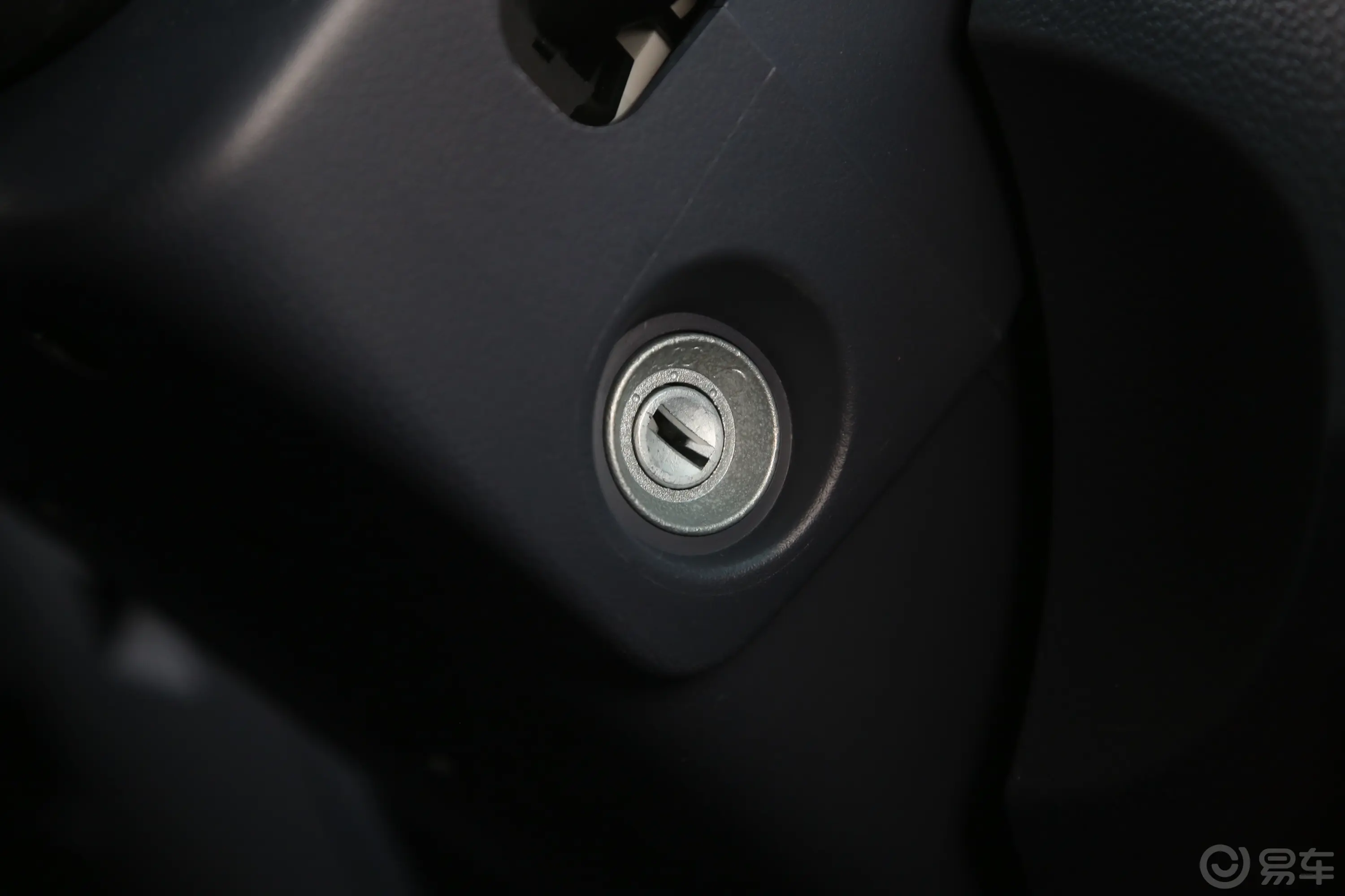 鑫源T3L EV290km 厢货车钥匙孔或一键启动按键