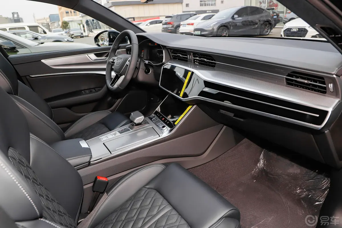 奥迪A6L45 TFSI 臻选动感型内饰全景副驾方向