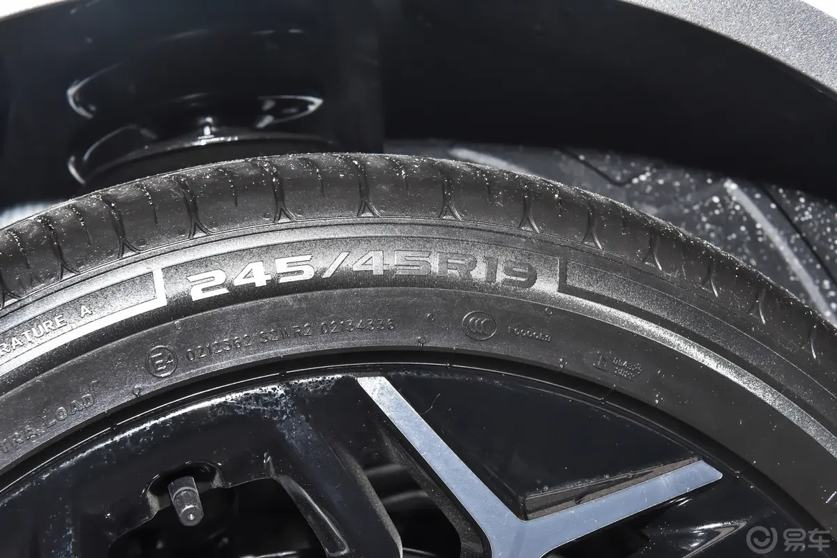 深蓝L07增程版 230km 230Ultra深蓝智驾AD PRO版前轮胎尺寸