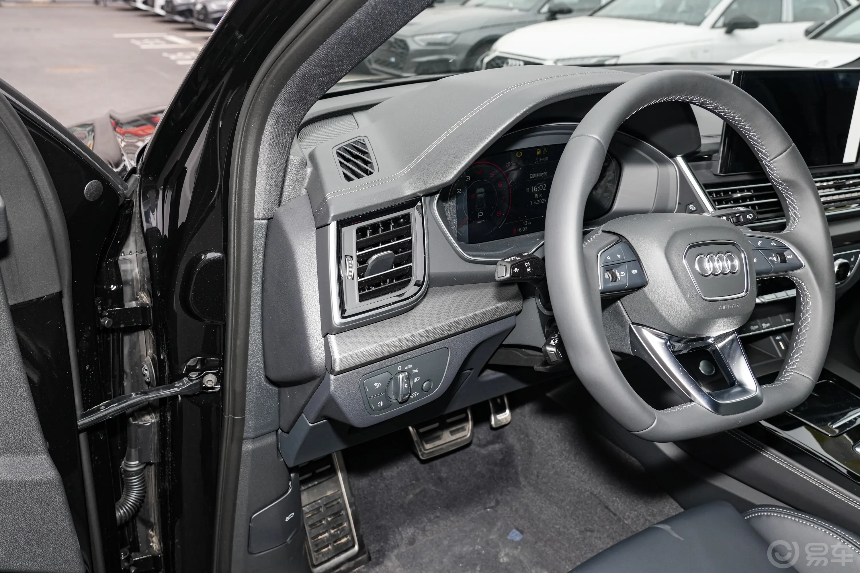 奥迪Q5Lquattro45周年典藏版 40 TFSI 豪华动感型主驾驶位
